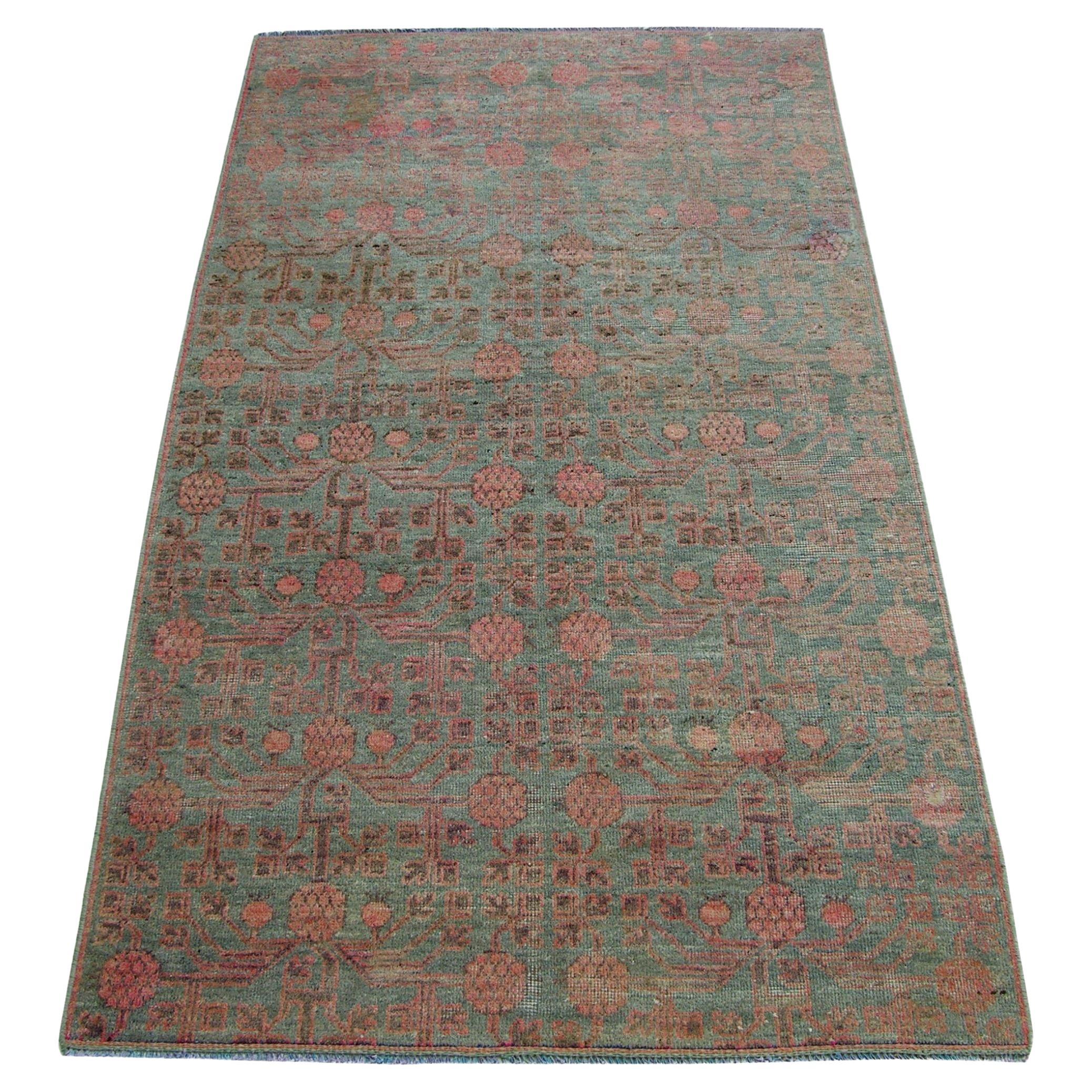 Antiker Khotan Samarkand-Teppich im abstrakten Design im Angebot