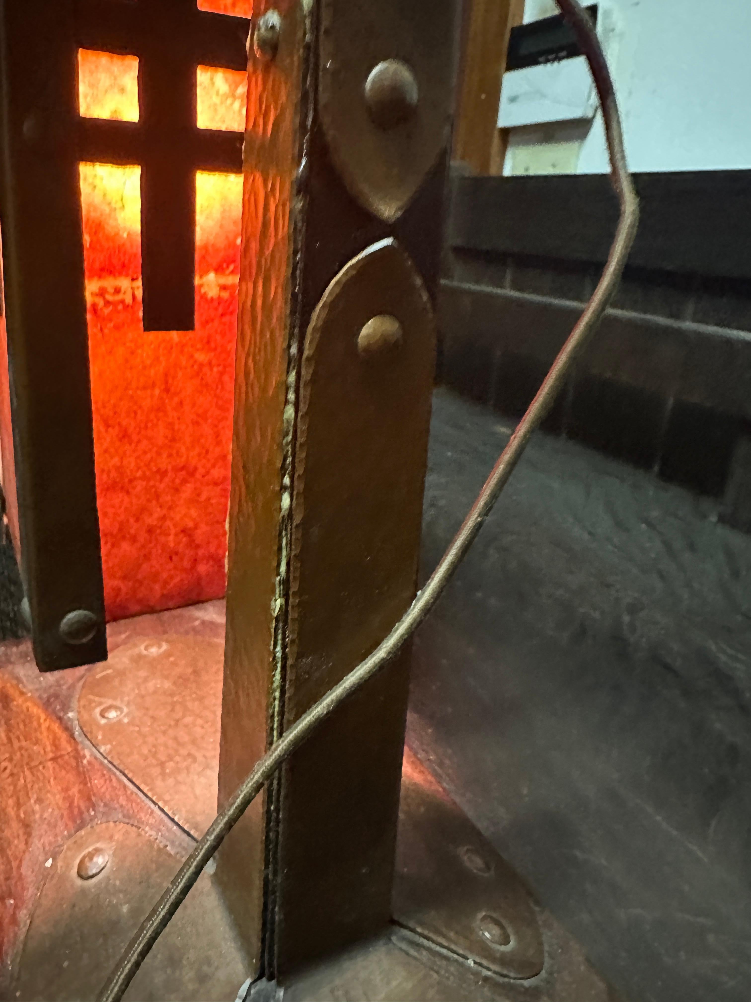 Antique A&C table lamp from the early 1900s. For Sale 5