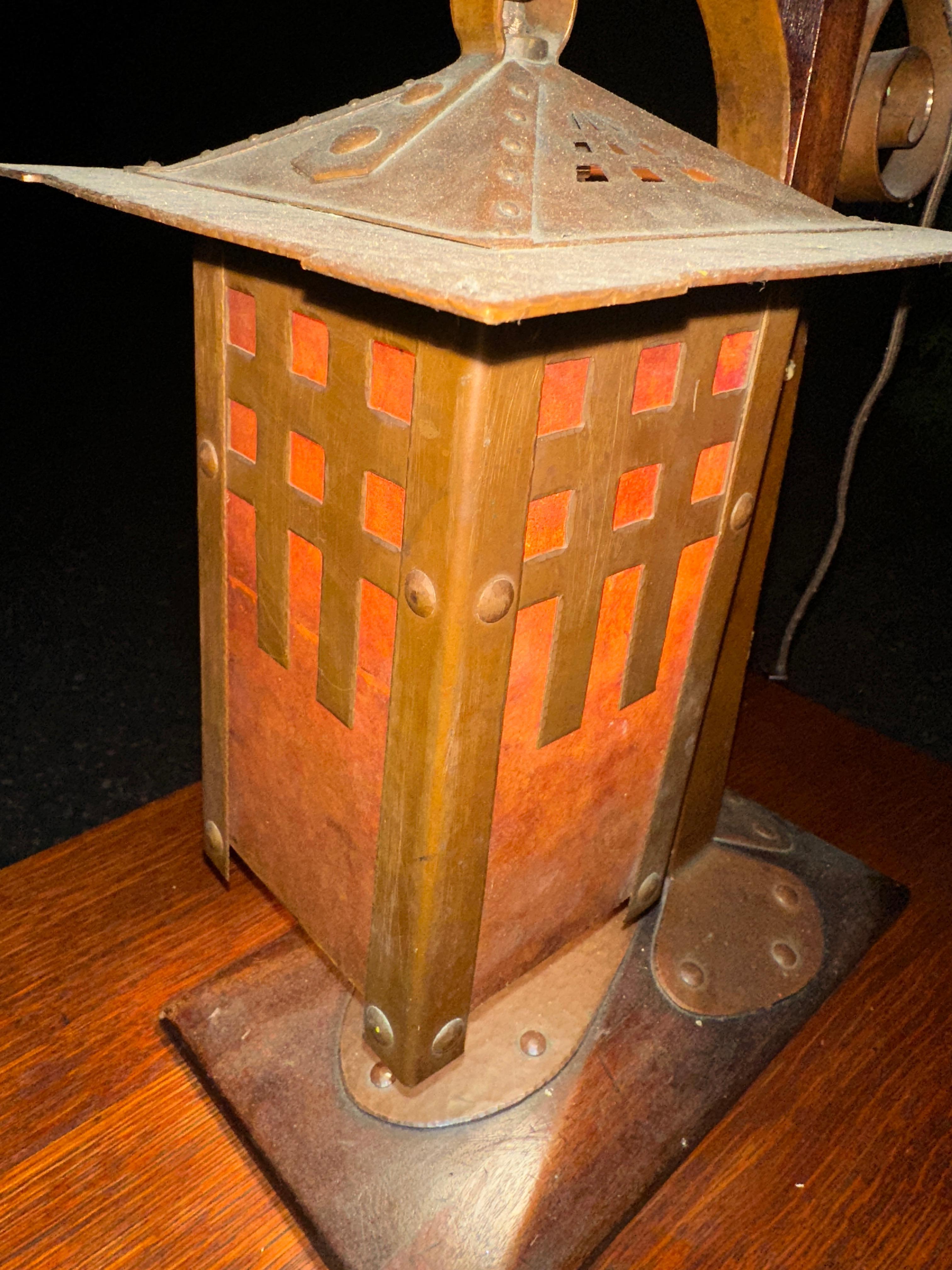 Antique A&C table lamp from the early 1900s. For Sale 11
