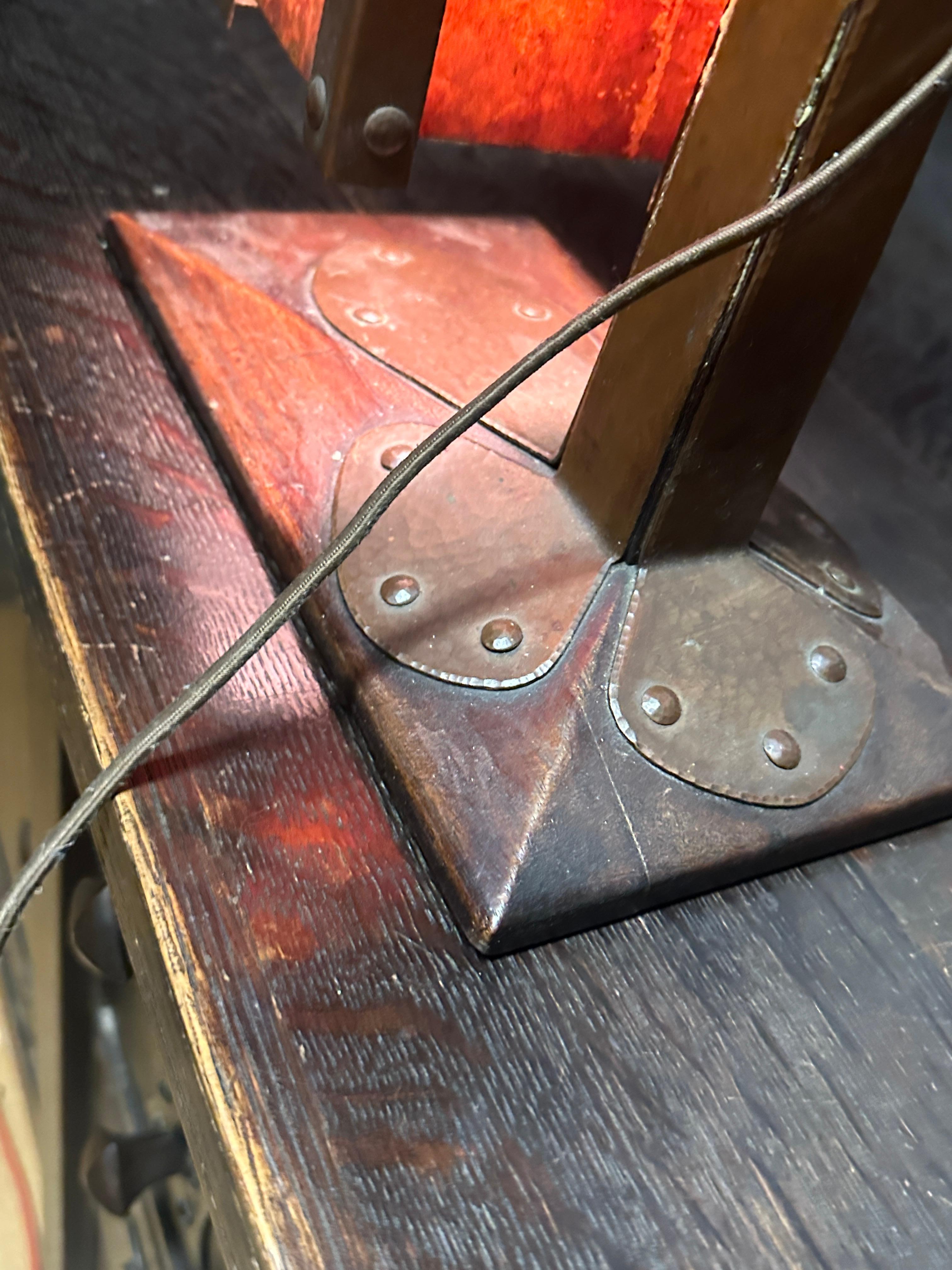 Antique A&C table lamp from the early 1900s. For Sale 1