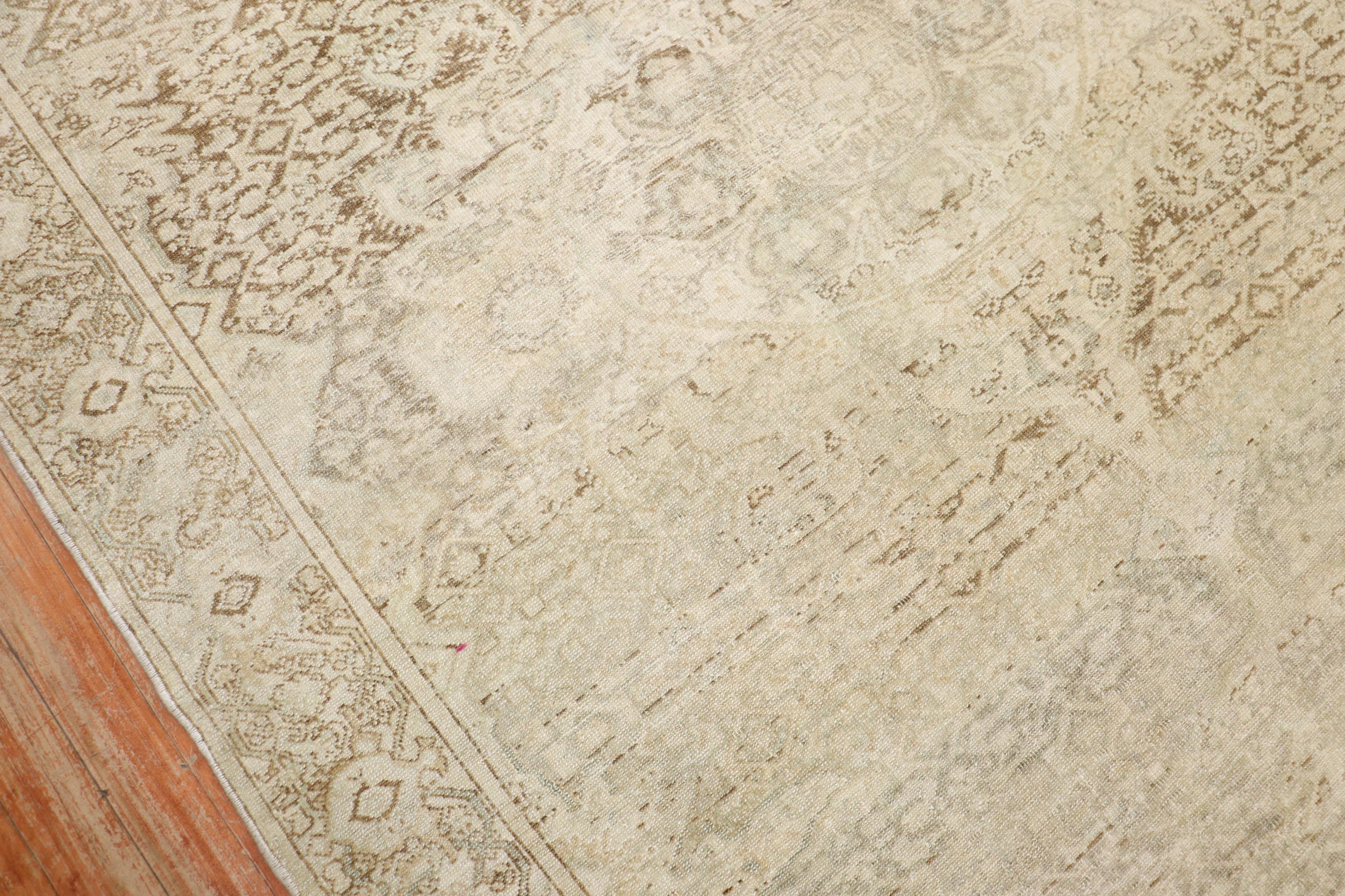 Antiker blass persischer Malayer-Teppich mit Akzent (Agra) im Angebot