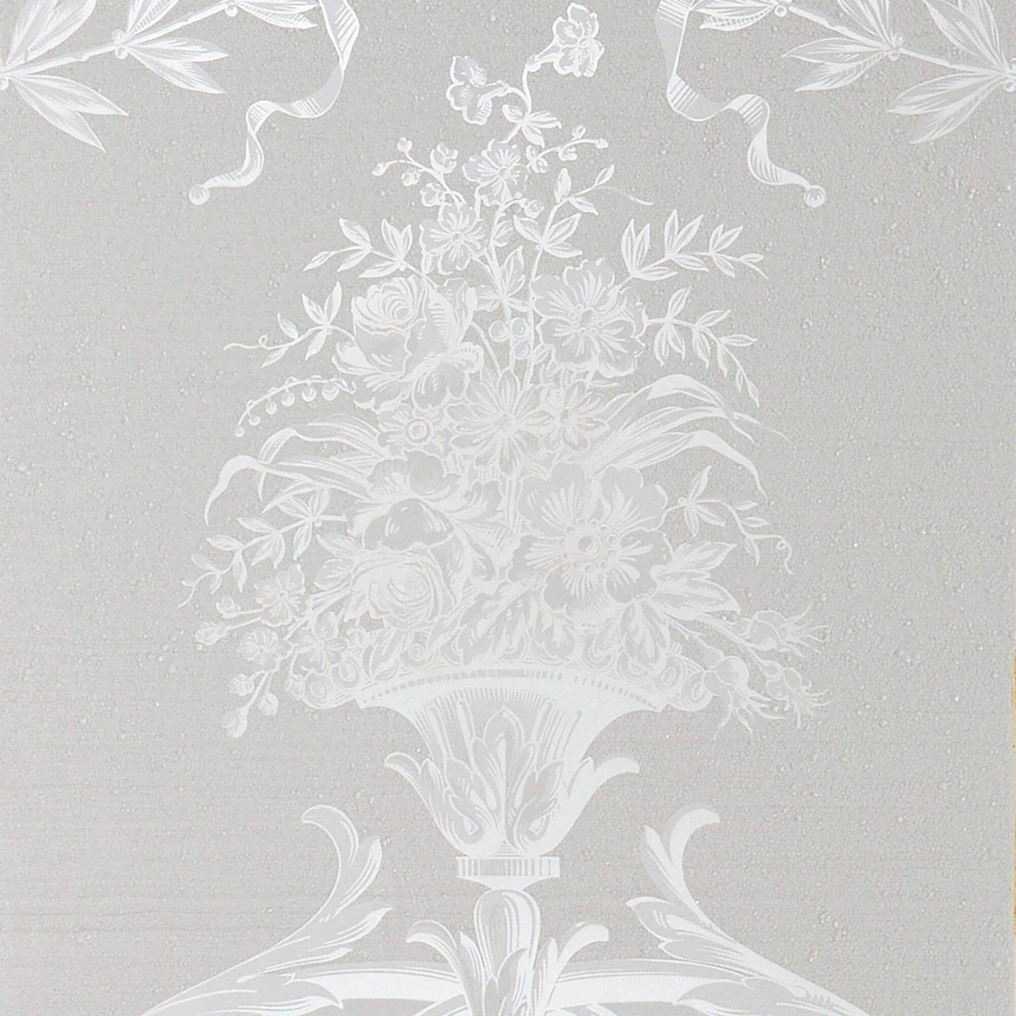 Cette porte vitrée antique gravée à l'acide constitue une belle porte intérieure pour un solarium, un cellier de cuisine ou un porche intérieur. Il est artistiquement émaillé de verre gravé à l'acide représentant un masque barbu au-dessus d'une urne