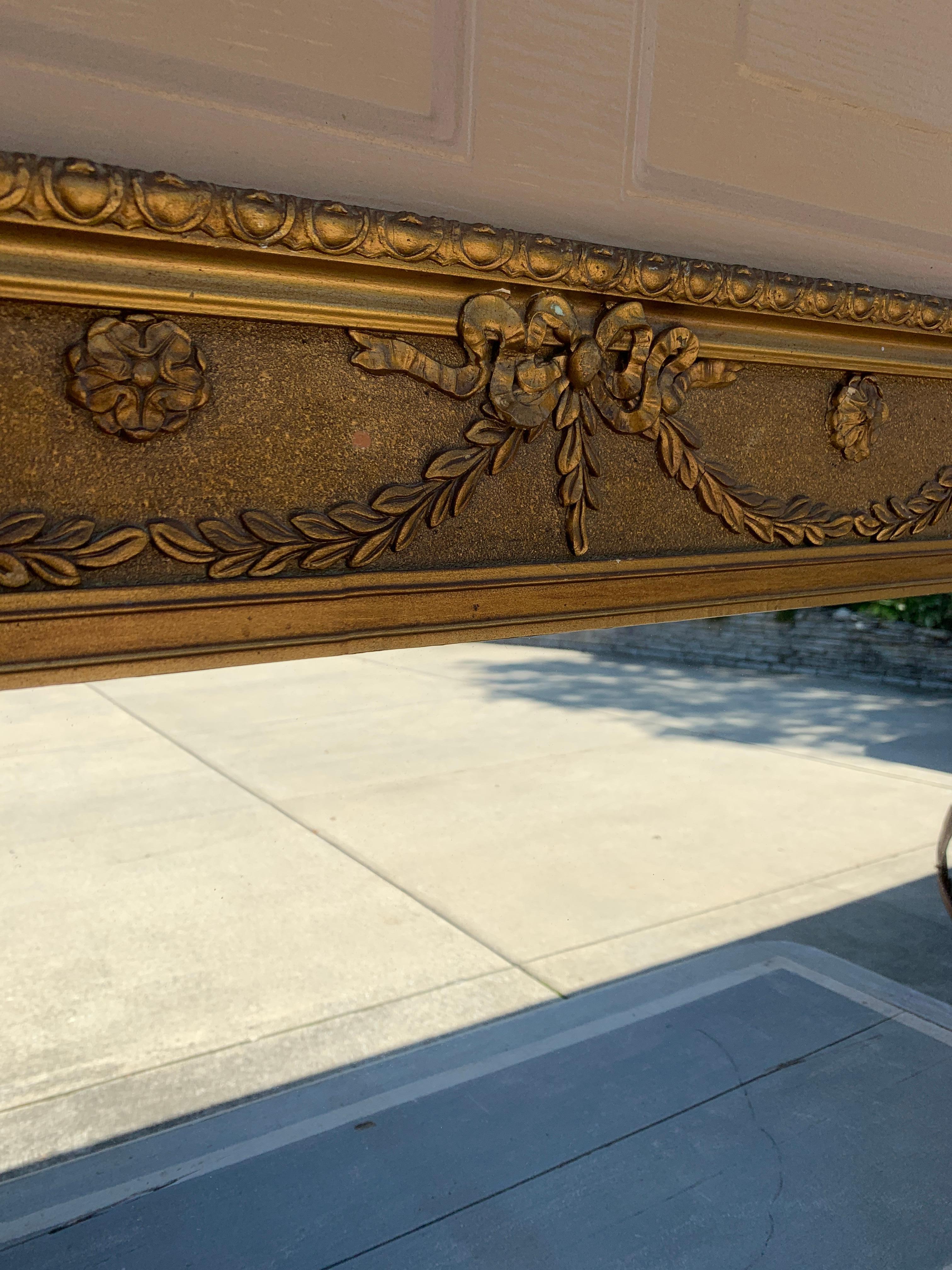 Antiguo Espejo de Pared Estilo Adam Neoclásico de Madera Dorada Enmarcado en Bueno estado para la venta en Elkhart, IN