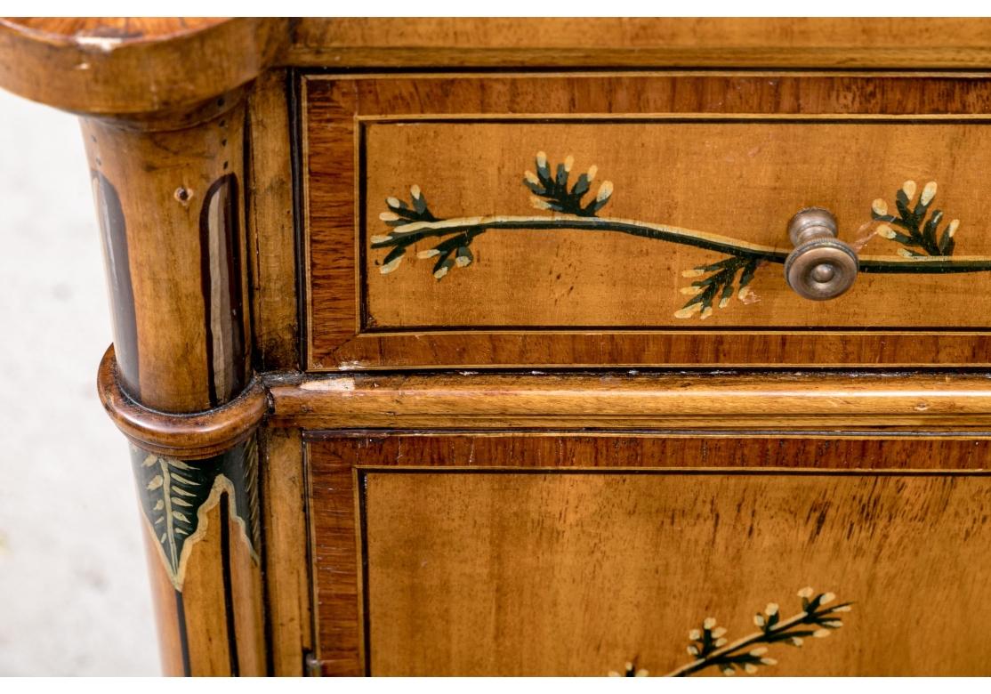 Armario Antiguo Estilo Adam Decorado con Pintura para Restaurar en venta 4