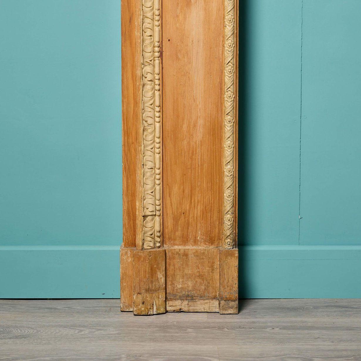 Antike Adam-Stil Kiefer & Gesso Feuer Mantel (Schottisch) im Angebot