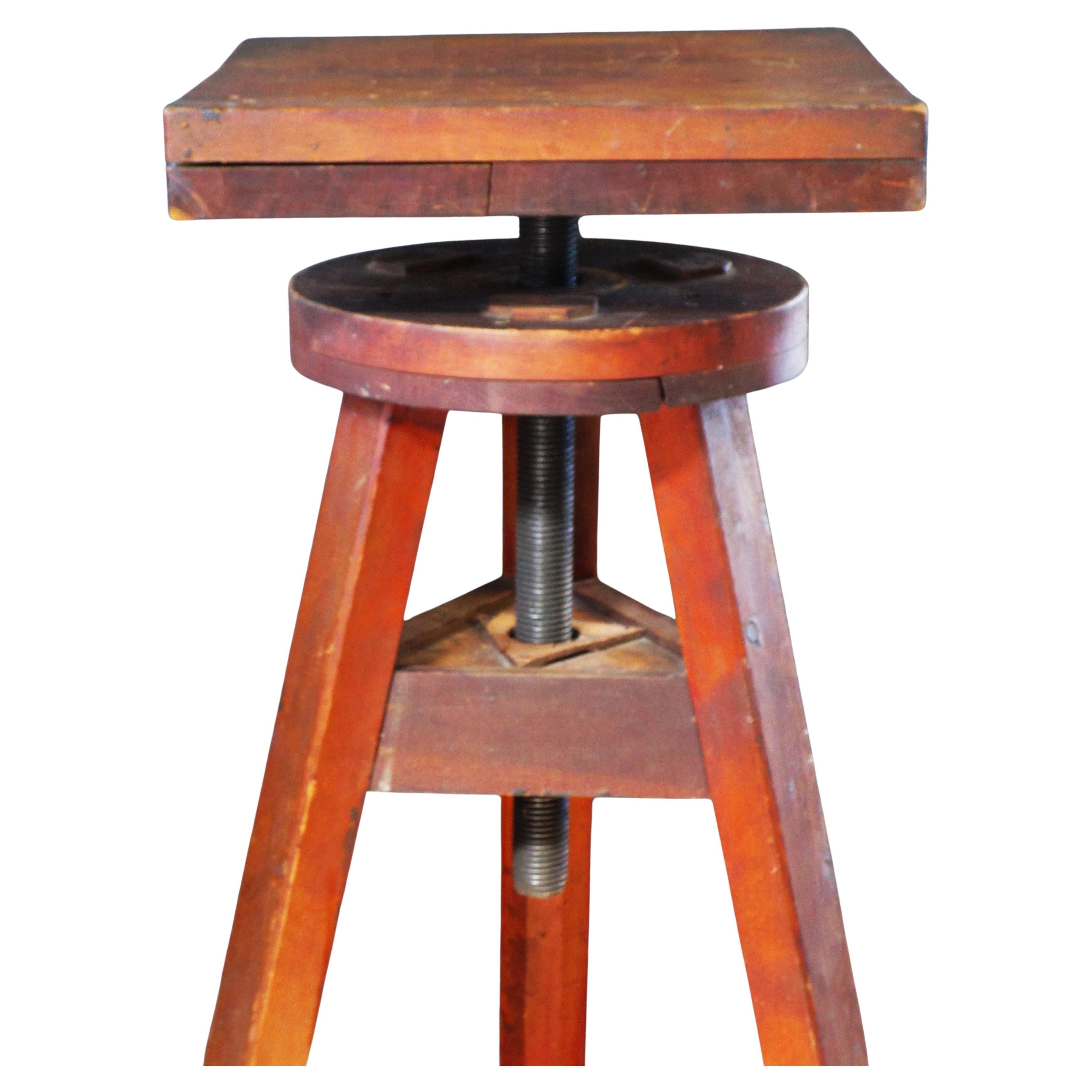 Industriel Ancien socle de sculpteur à hauteur réglable et à plateau tournant, Circa 1930 en vente