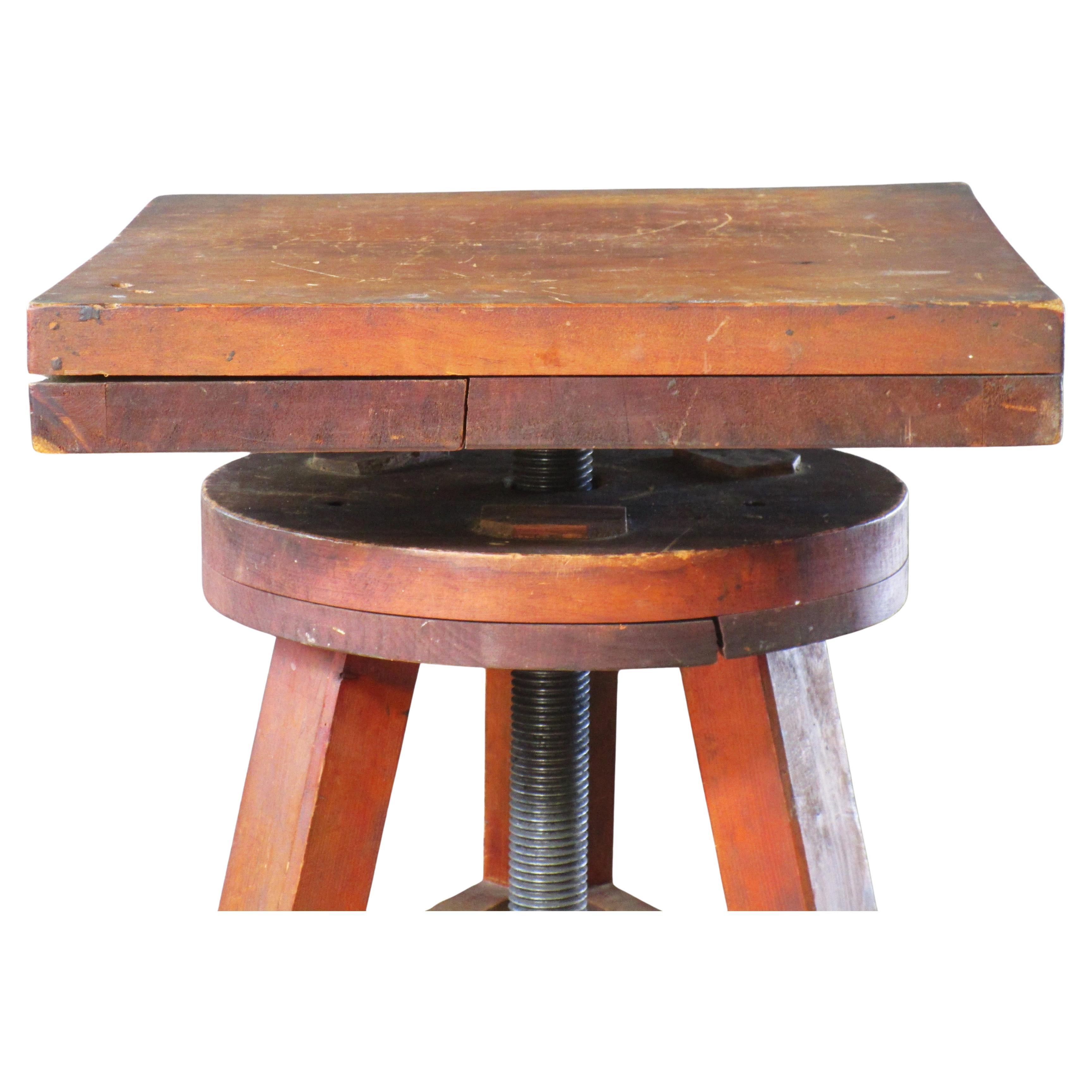Inconnu Ancien socle de sculpteur à hauteur réglable et à plateau tournant, Circa 1930 en vente