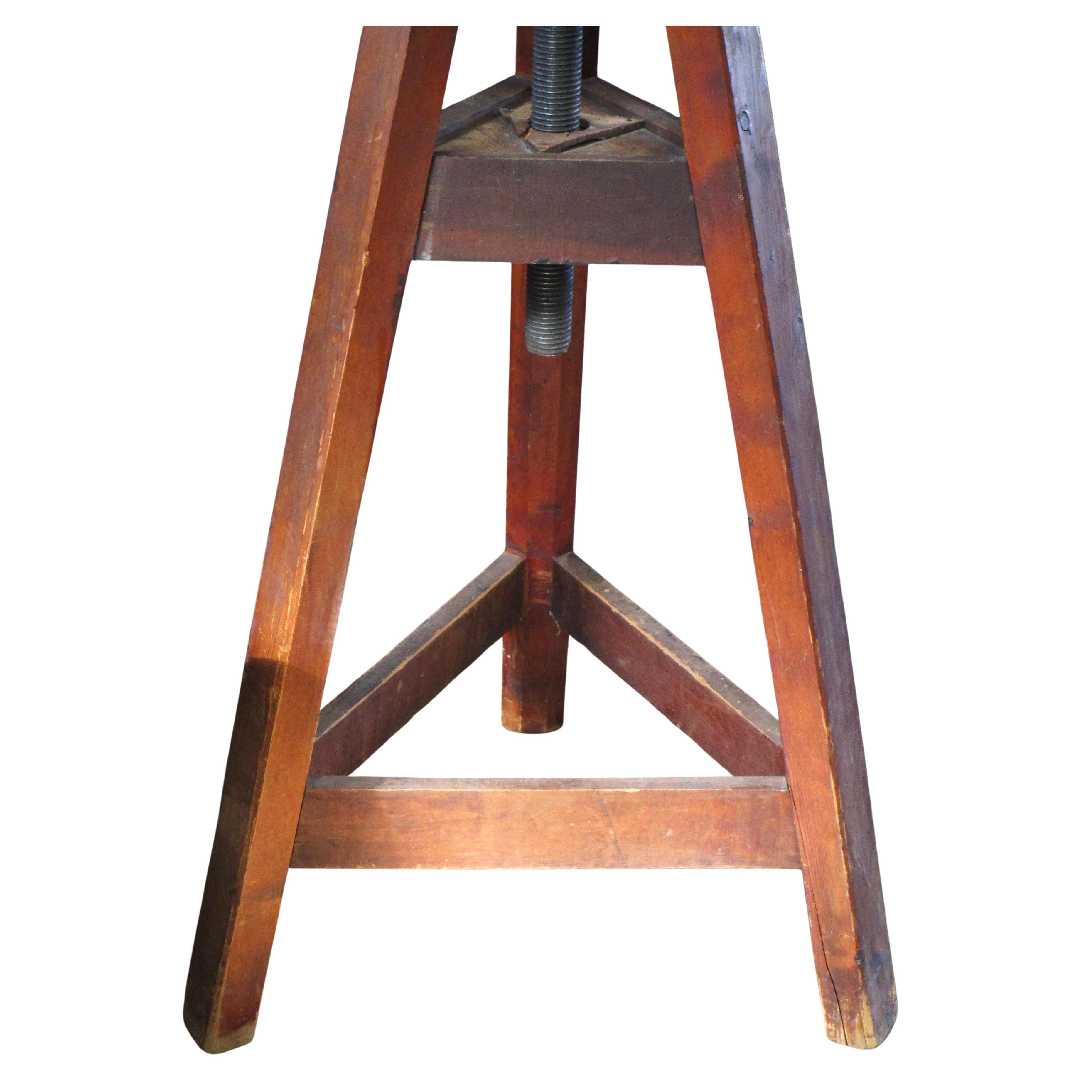 Fait main Ancien socle de sculpteur à hauteur réglable et à plateau tournant, Circa 1930 en vente