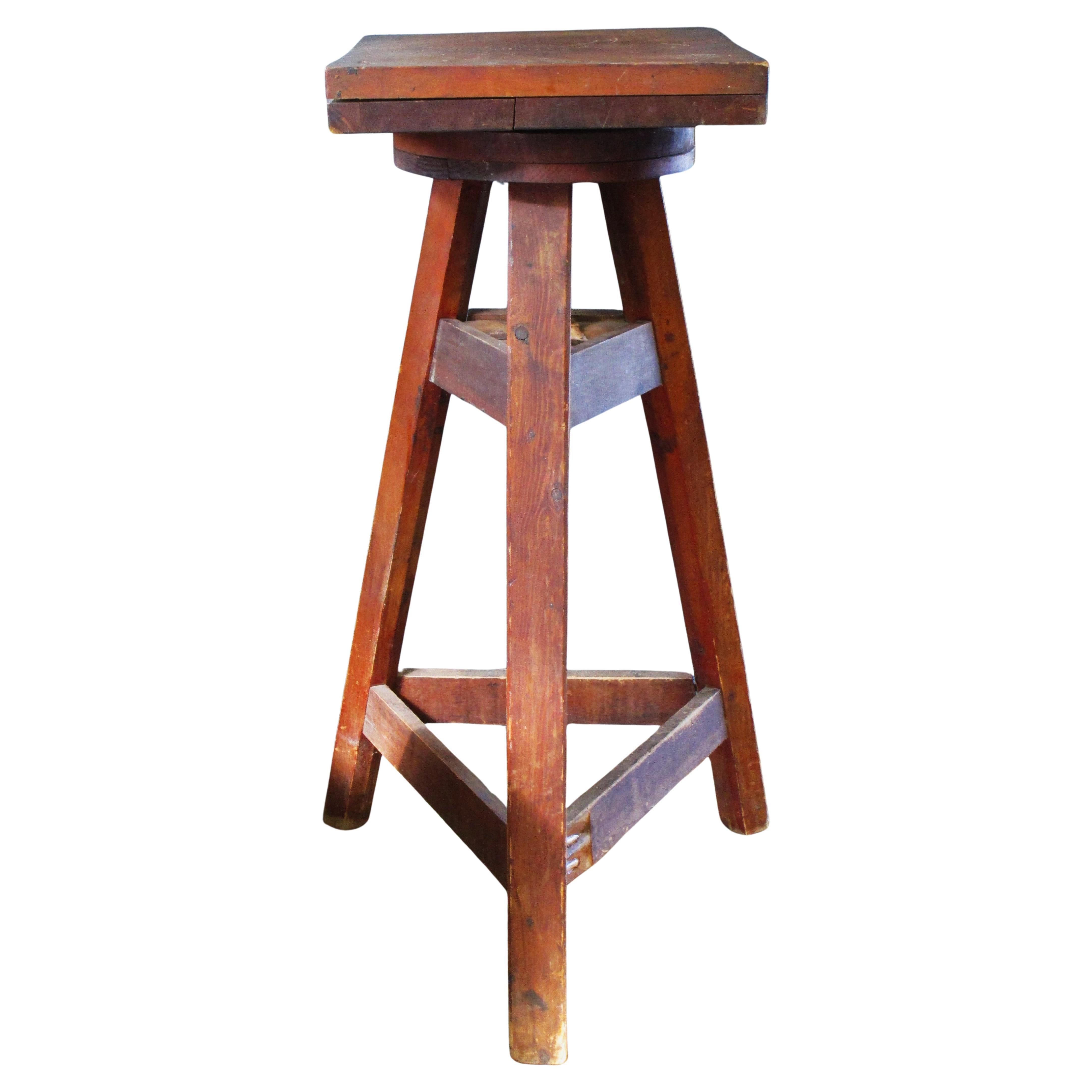 Acier Ancien socle de sculpteur à hauteur réglable et à plateau tournant, Circa 1930 en vente