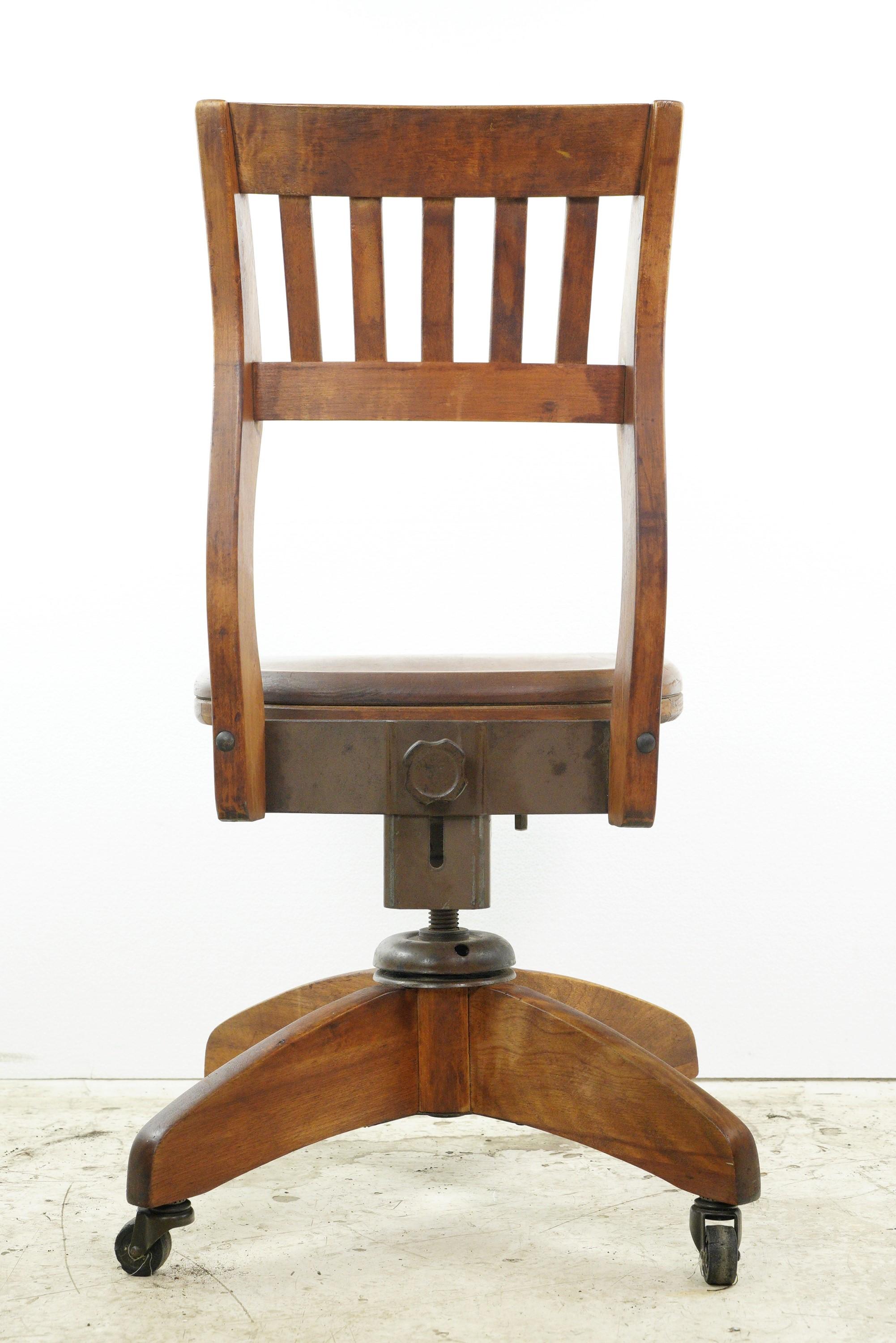 Antique Adjustable Height Wooden Desk Chair w Casters In Good Condition In New York, NY