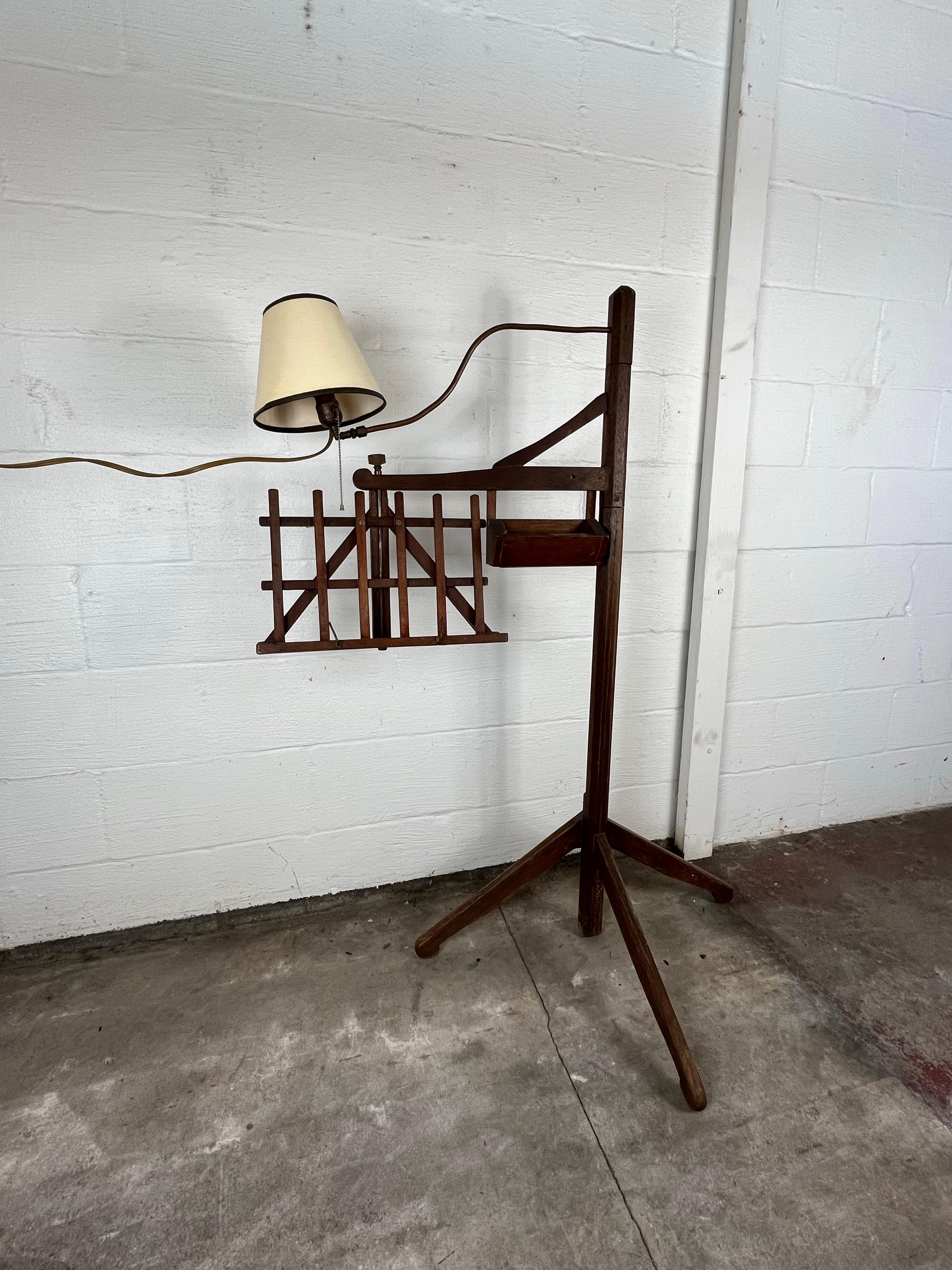 Antiker verstellbarer beleuchteter Notenständer im Angebot 4