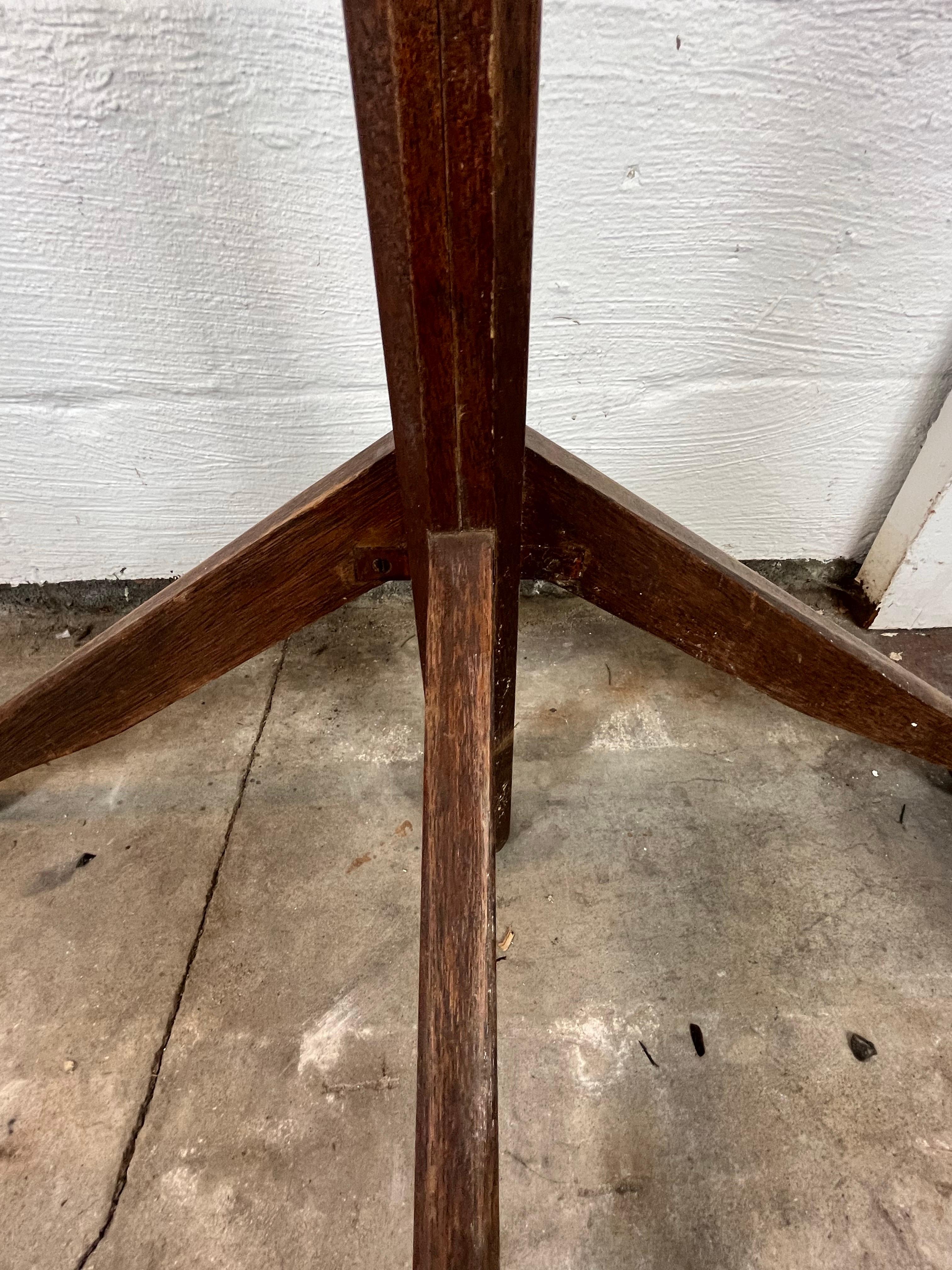 Antiker verstellbarer beleuchteter Notenständer im Angebot 5