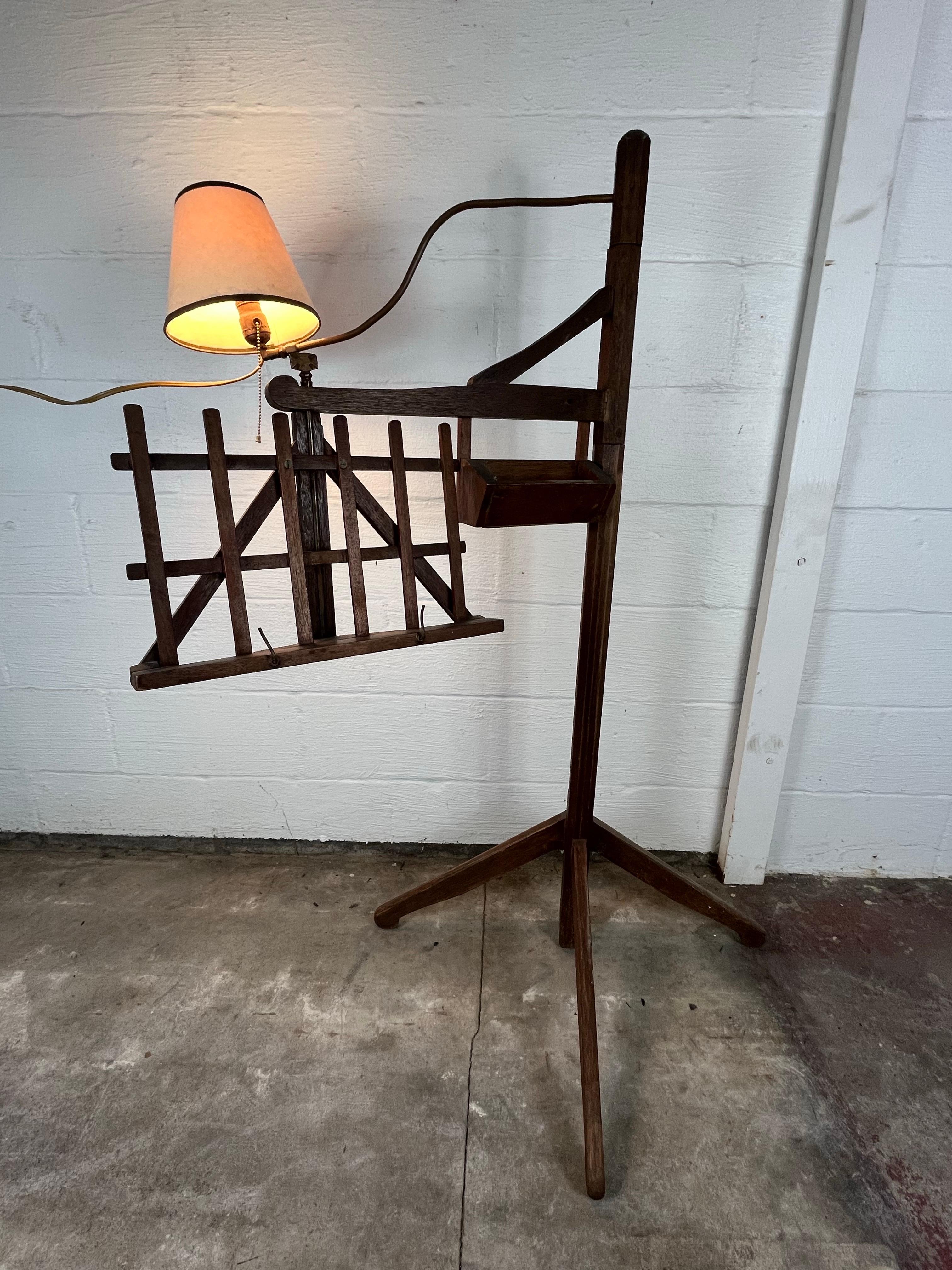 Antiker verstellbarer beleuchteter Notenständer im Angebot 7