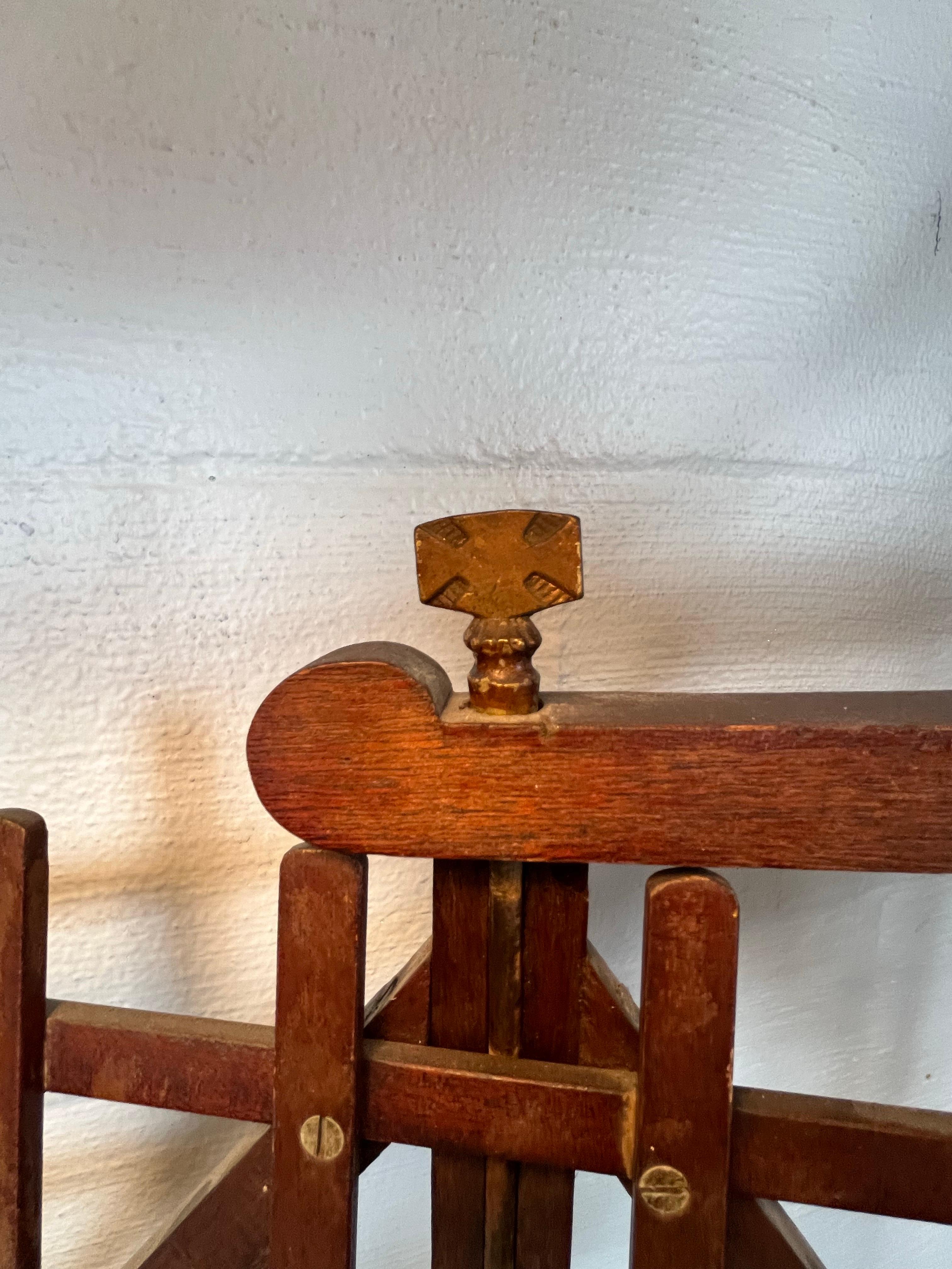 Antiker verstellbarer beleuchteter Notenständer im Angebot 8