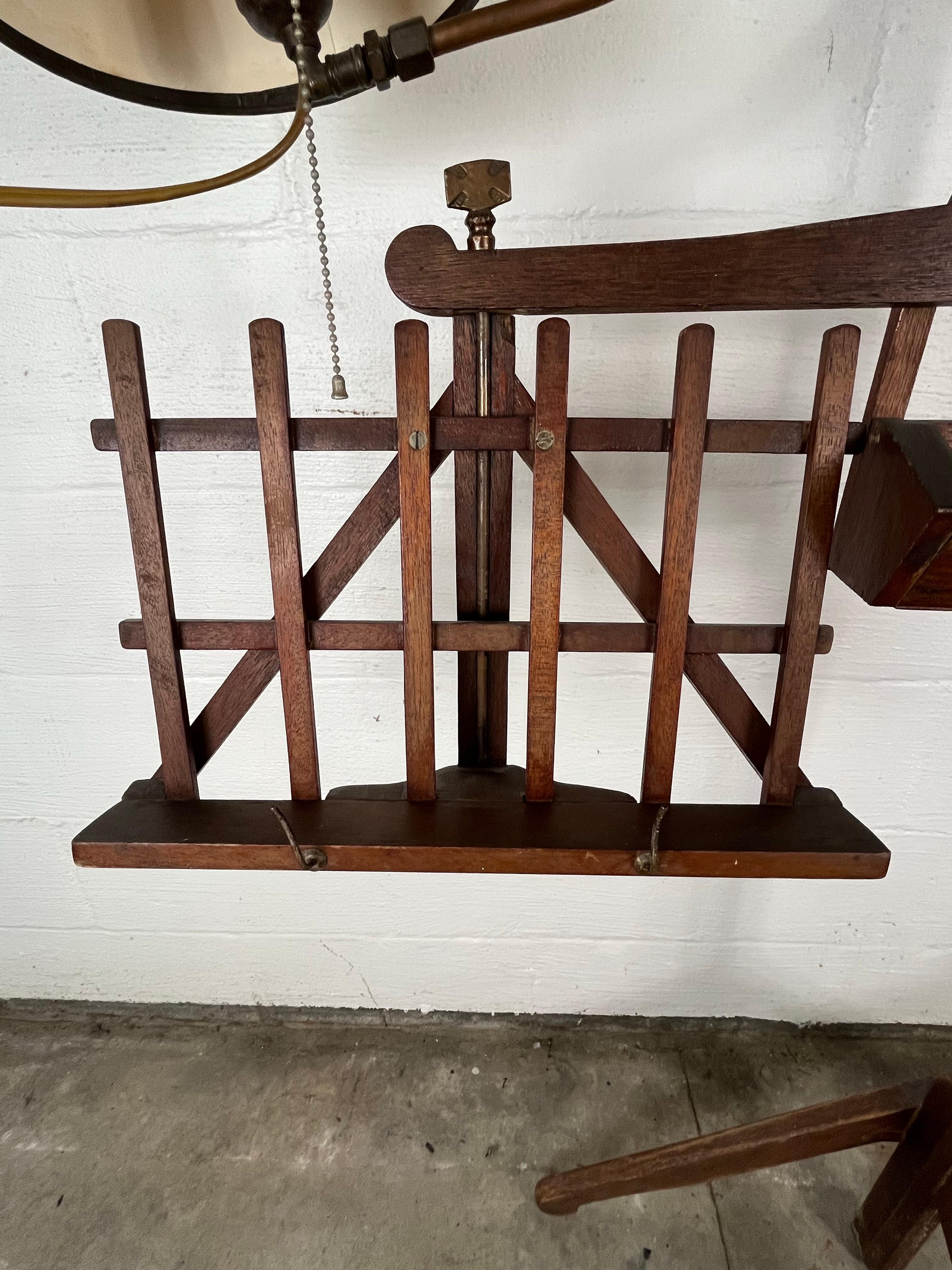 Antiker verstellbarer beleuchteter Notenständer (Sonstiges) im Angebot