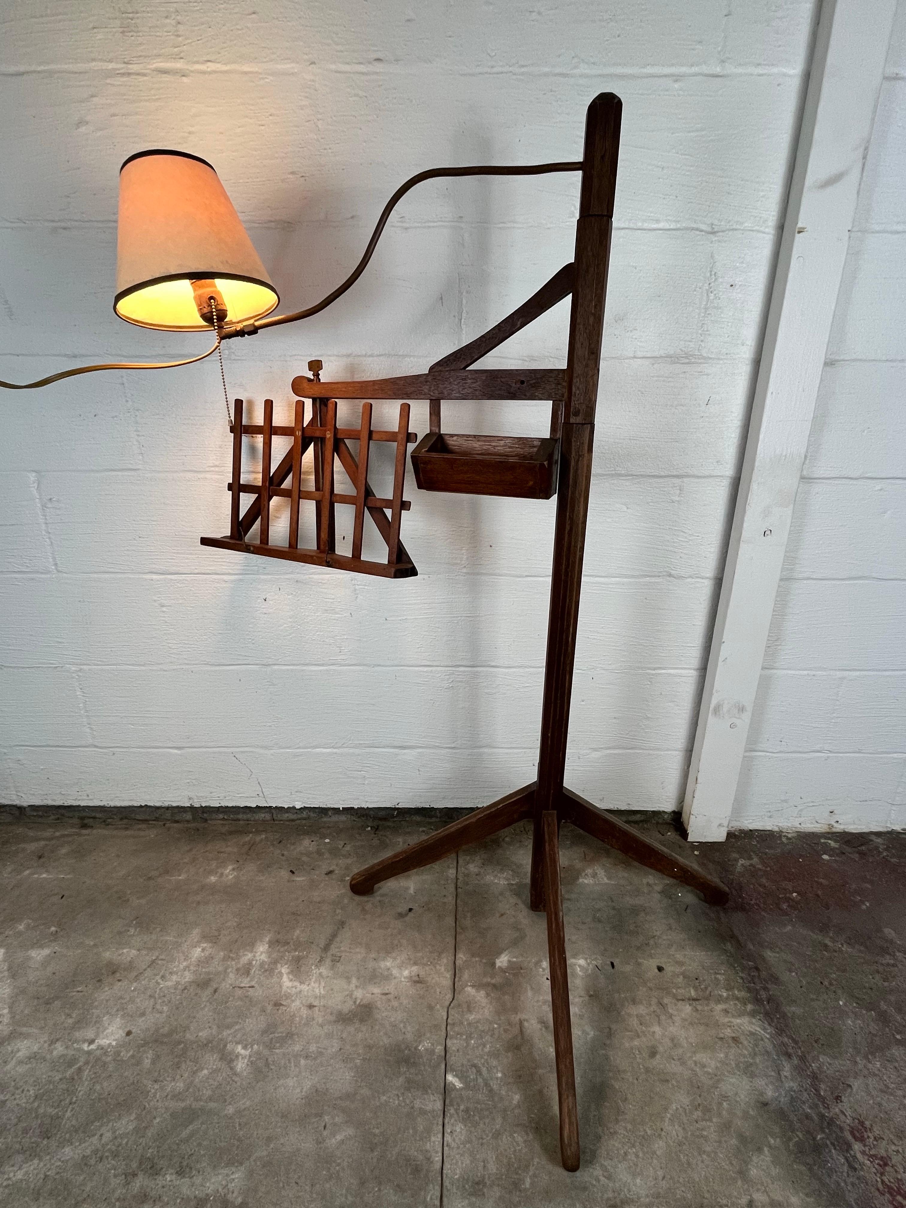 Antiker verstellbarer beleuchteter Notenständer (Messing) im Angebot