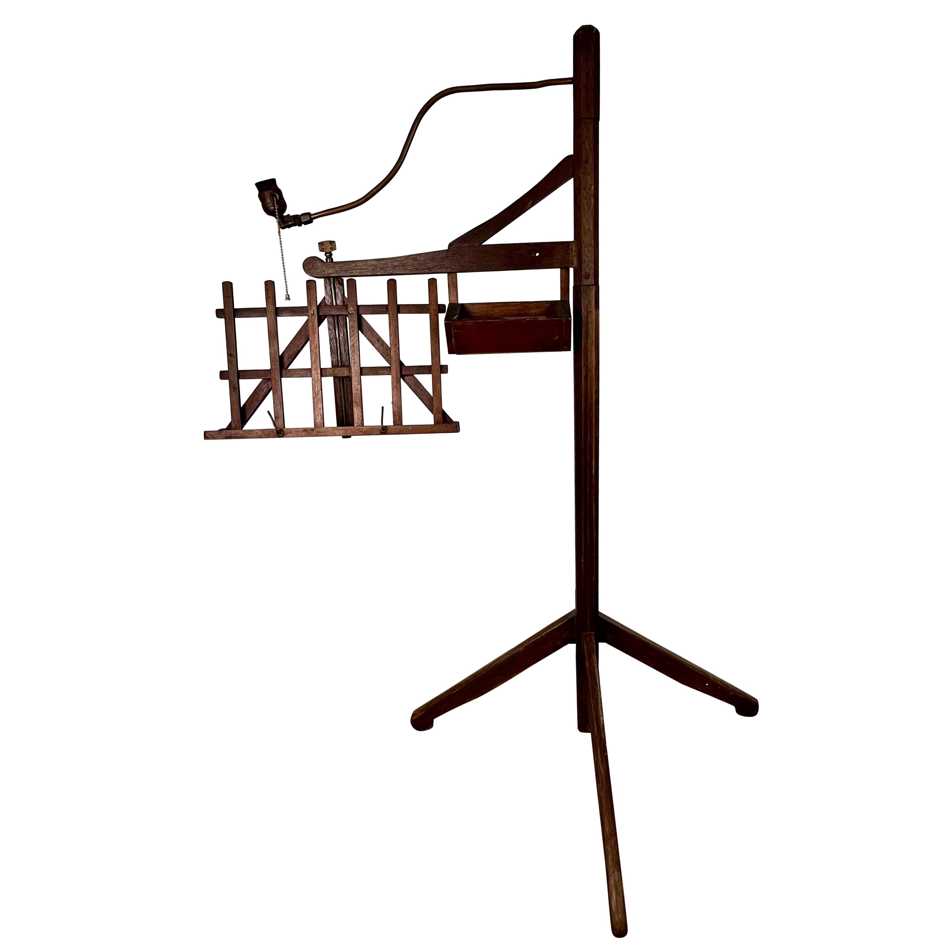 Antiker verstellbarer beleuchteter Notenständer im Angebot