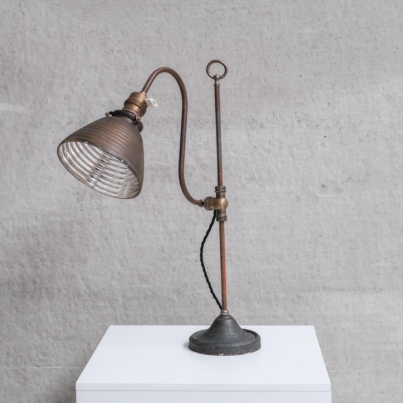 20ième siècle Lampe de bureau d'antiquités réglable en verre réflecteur mercuré en vente