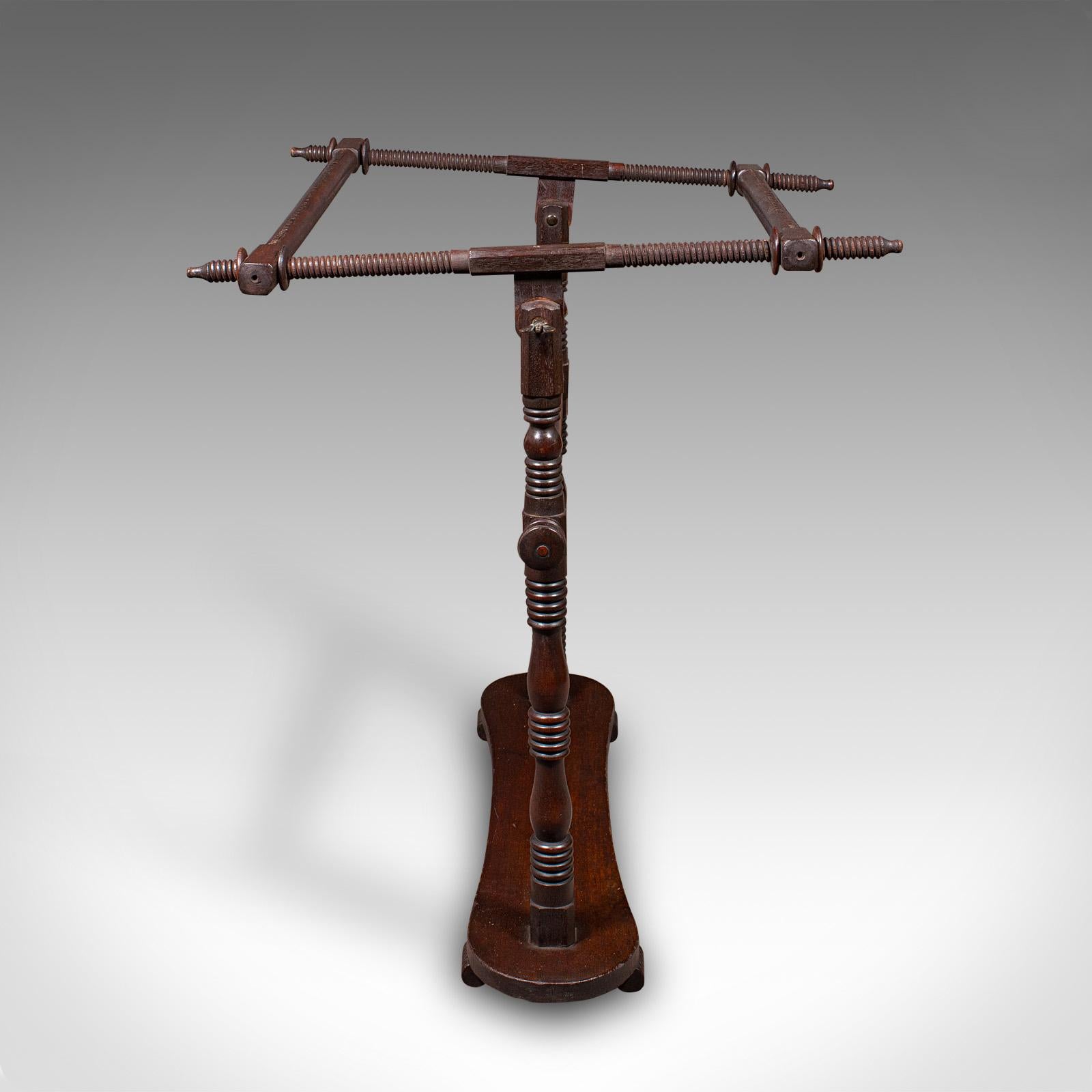 Britannico Antico telaio regolabile per arazzi, barella inglese per aghi, tardo vittoriano in vendita