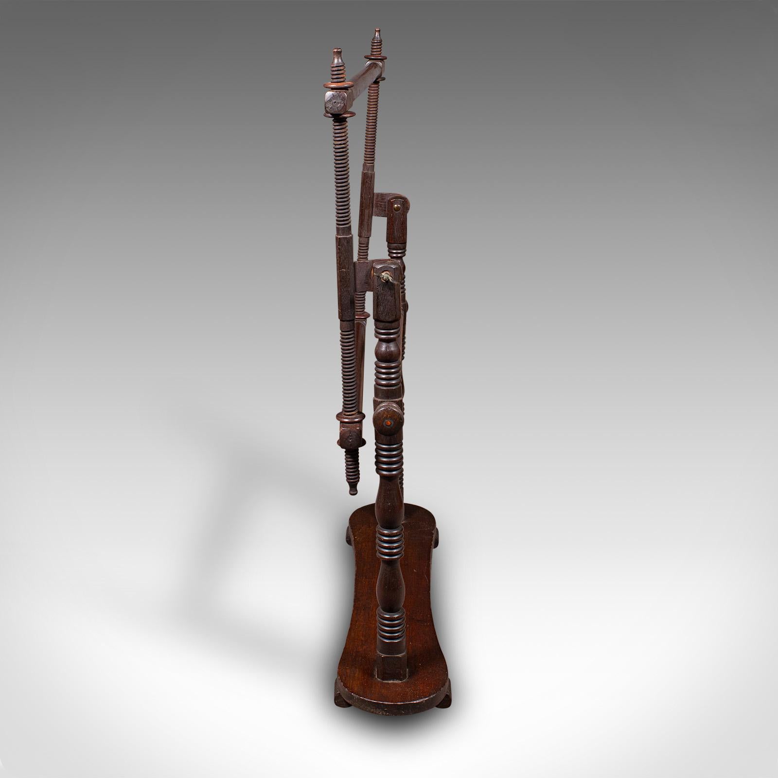 Mogano Antico telaio regolabile per arazzi, barella inglese per aghi, tardo vittoriano in vendita