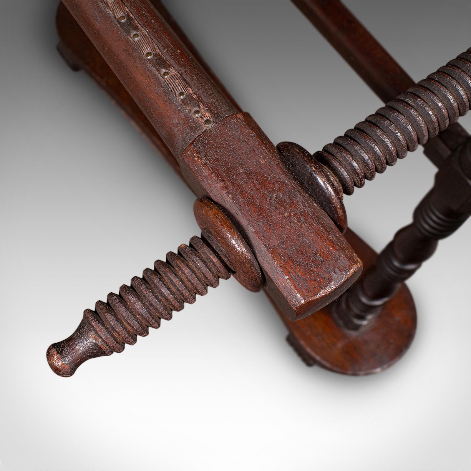 Antico telaio regolabile per arazzi, barella inglese per aghi, tardo vittoriano in vendita 2