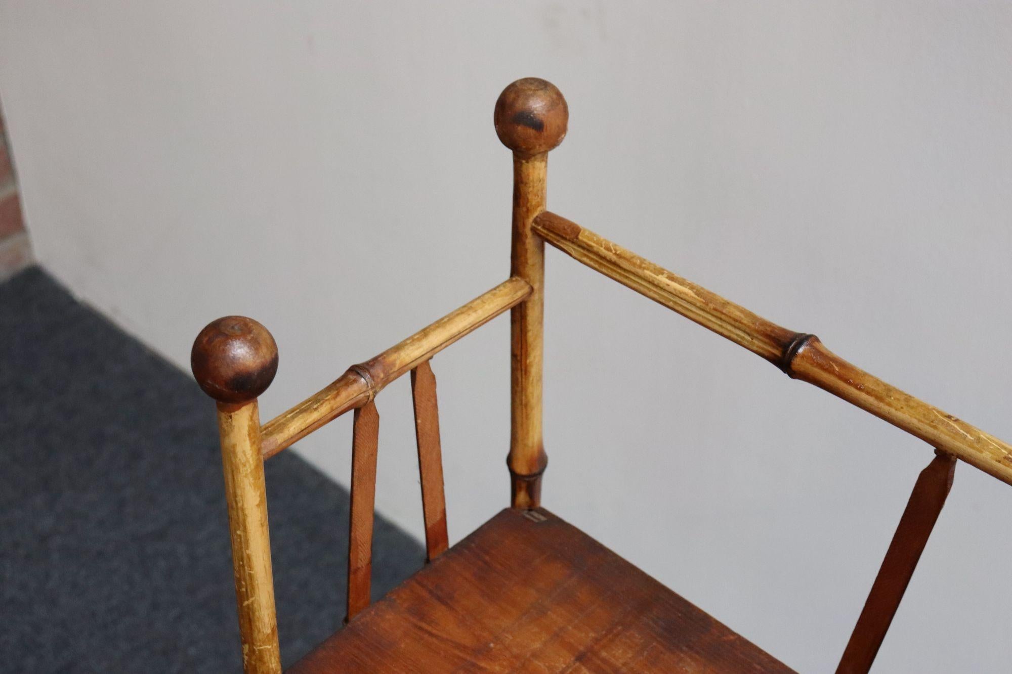 Estantería de bambú de tres niveles con movimiento estético antiguo siglo XX en venta