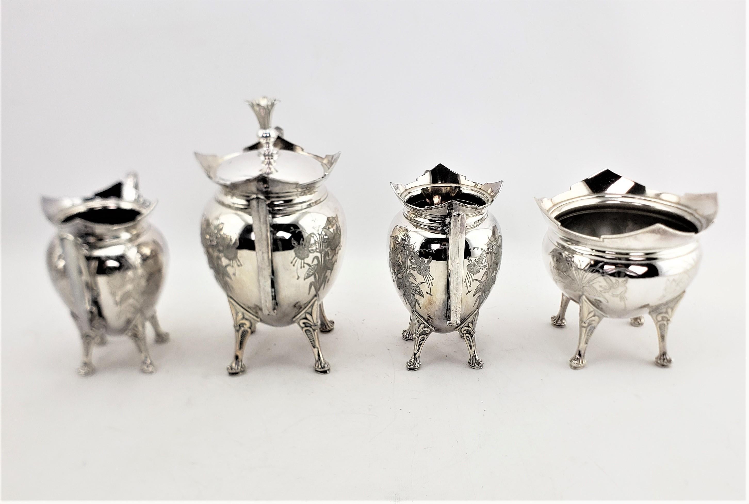 Service à thé antique du mouvement esthétique en métal argenté de 7 pièces avec décoration florale en vente 4