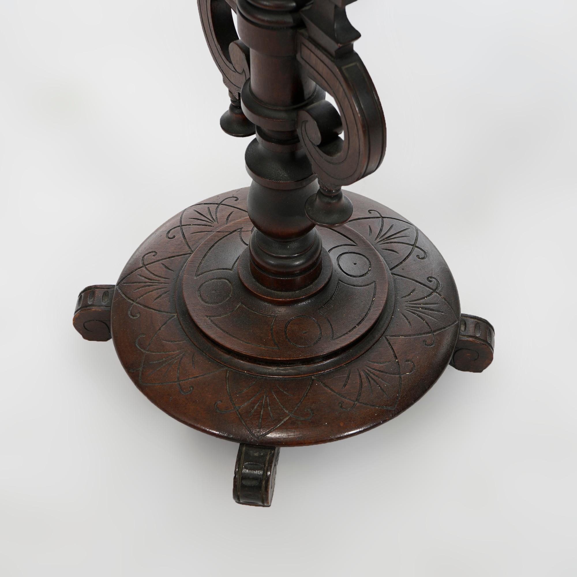 Antiguo pedestal de madera de nogal tallada Aesthetic Movement Circa 1890 en venta 7