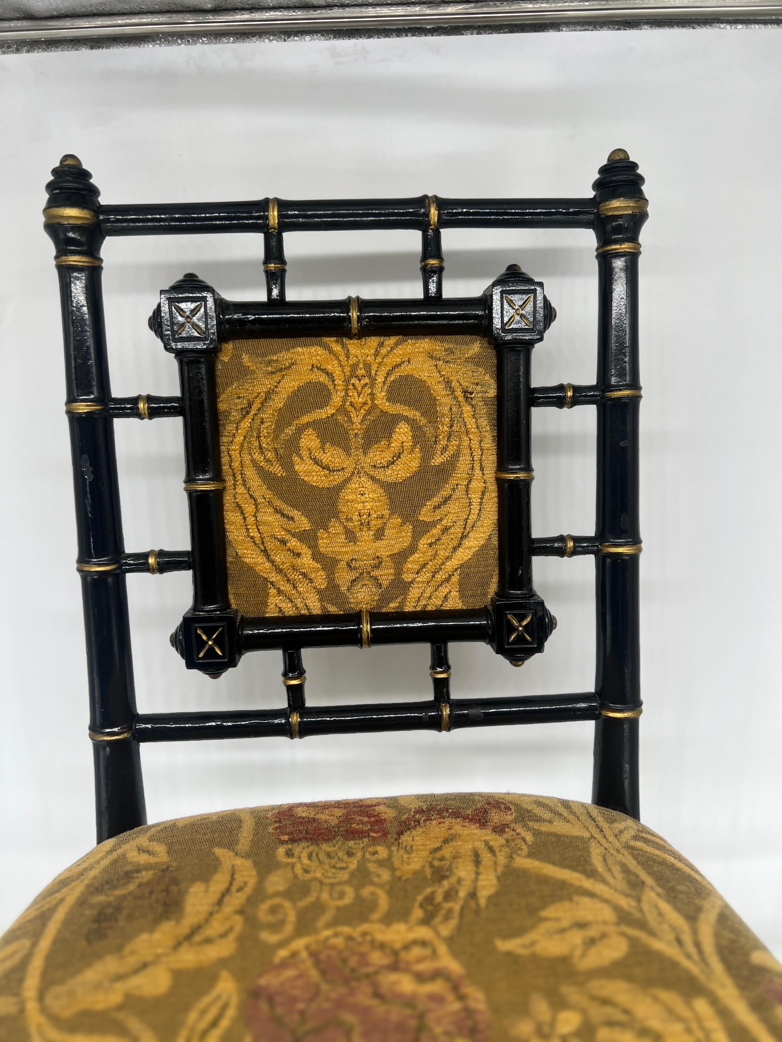 Chaise et Ottoman en Faux Bambou, Antiquités Aesthetic Movement, Attr : Herter Brothers Bon état - En vente à Atlanta, GA