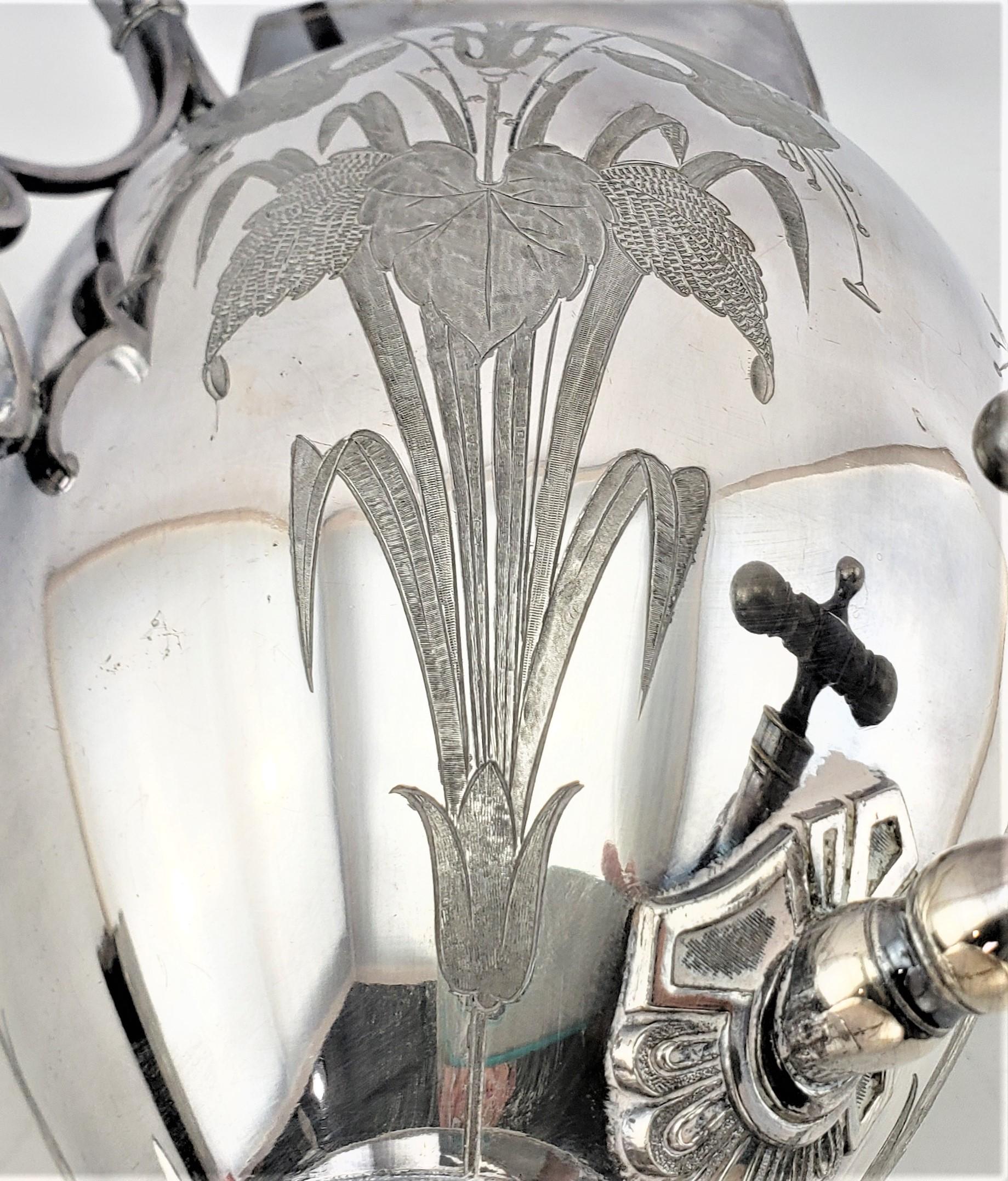 Bouilloire à eau chaude en métal argenté antique du mouvement esthétique avec décoration florale en vente 3