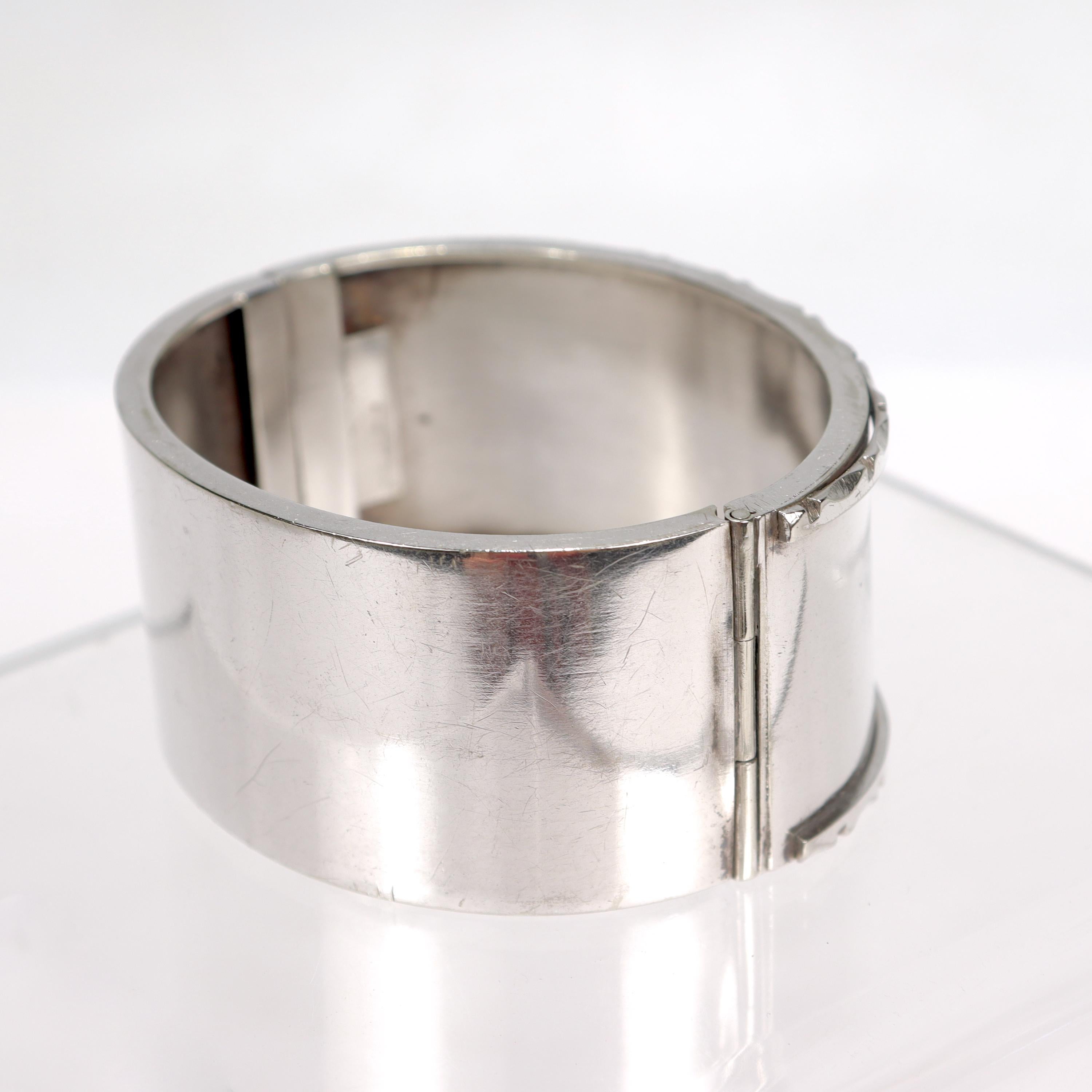 Antique Aesthetic Movement Sterling Silver Bangle Bracelet with an Etched Bird For Sale 2