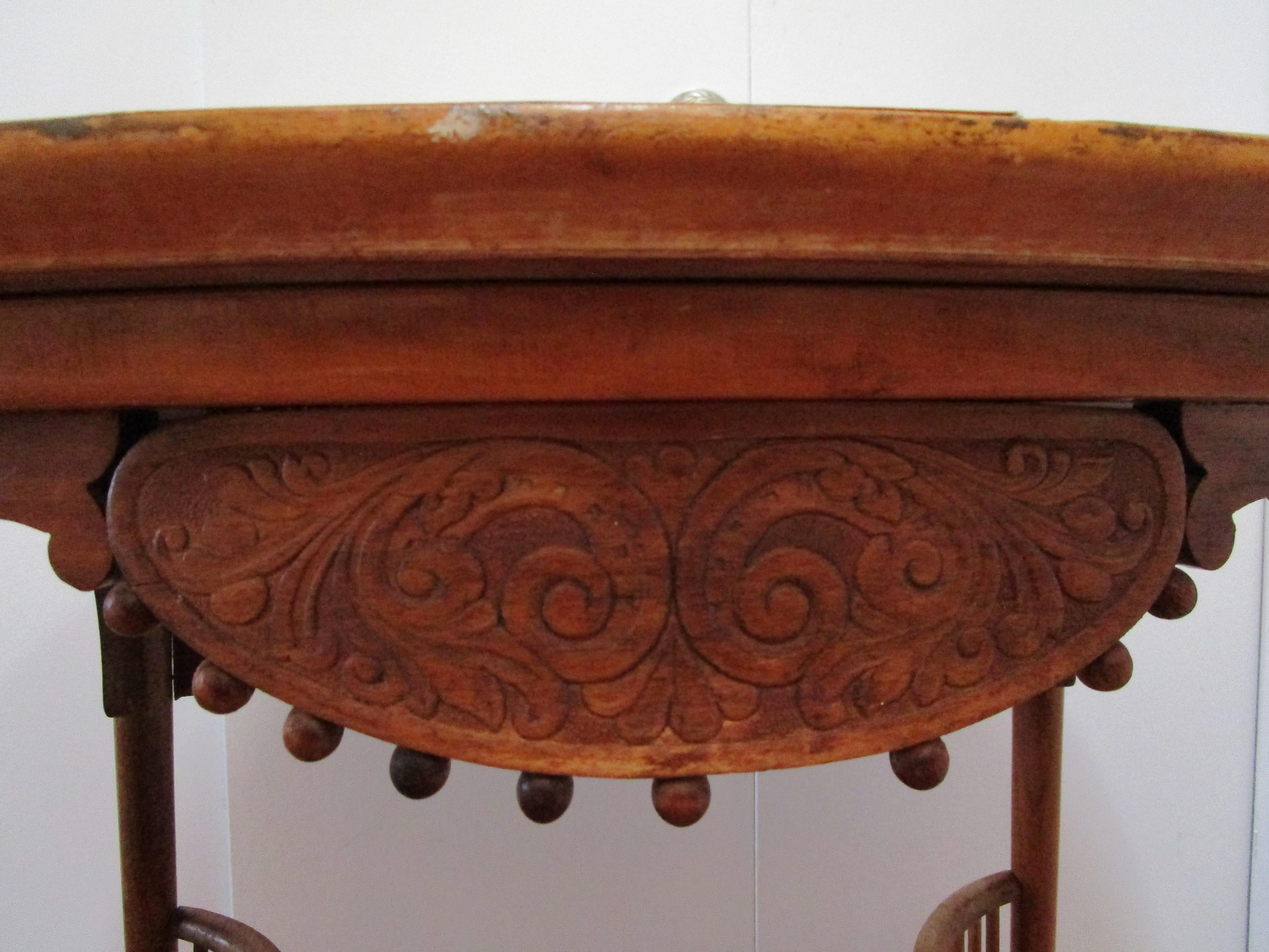 Mouvement esthétique Ancienne table d'appoint en érable tigré Aesthetic Movement Anglais, 19e siècle en vente