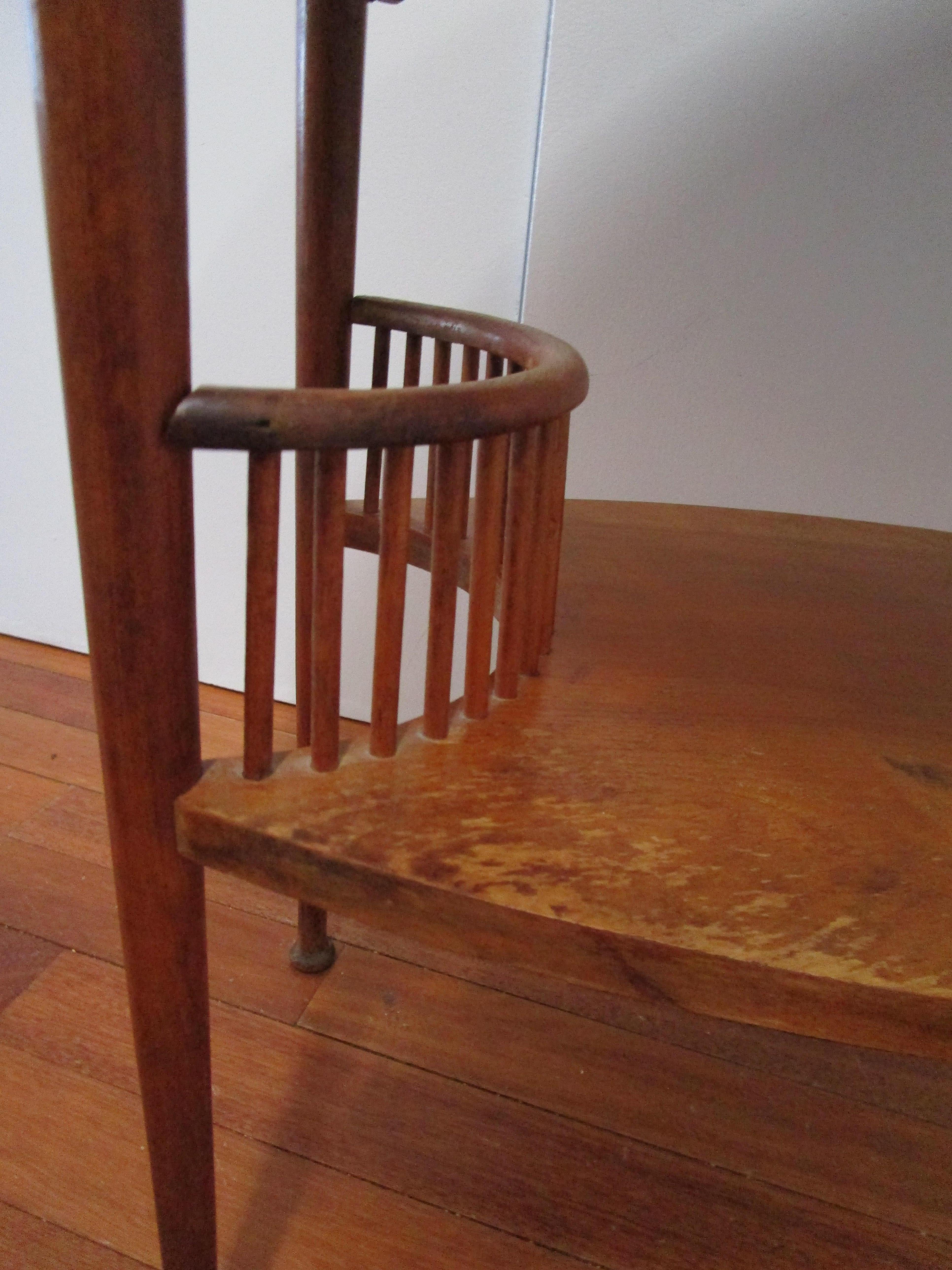 Sculpté à la main Ancienne table d'appoint en érable tigré Aesthetic Movement Anglais, 19e siècle en vente
