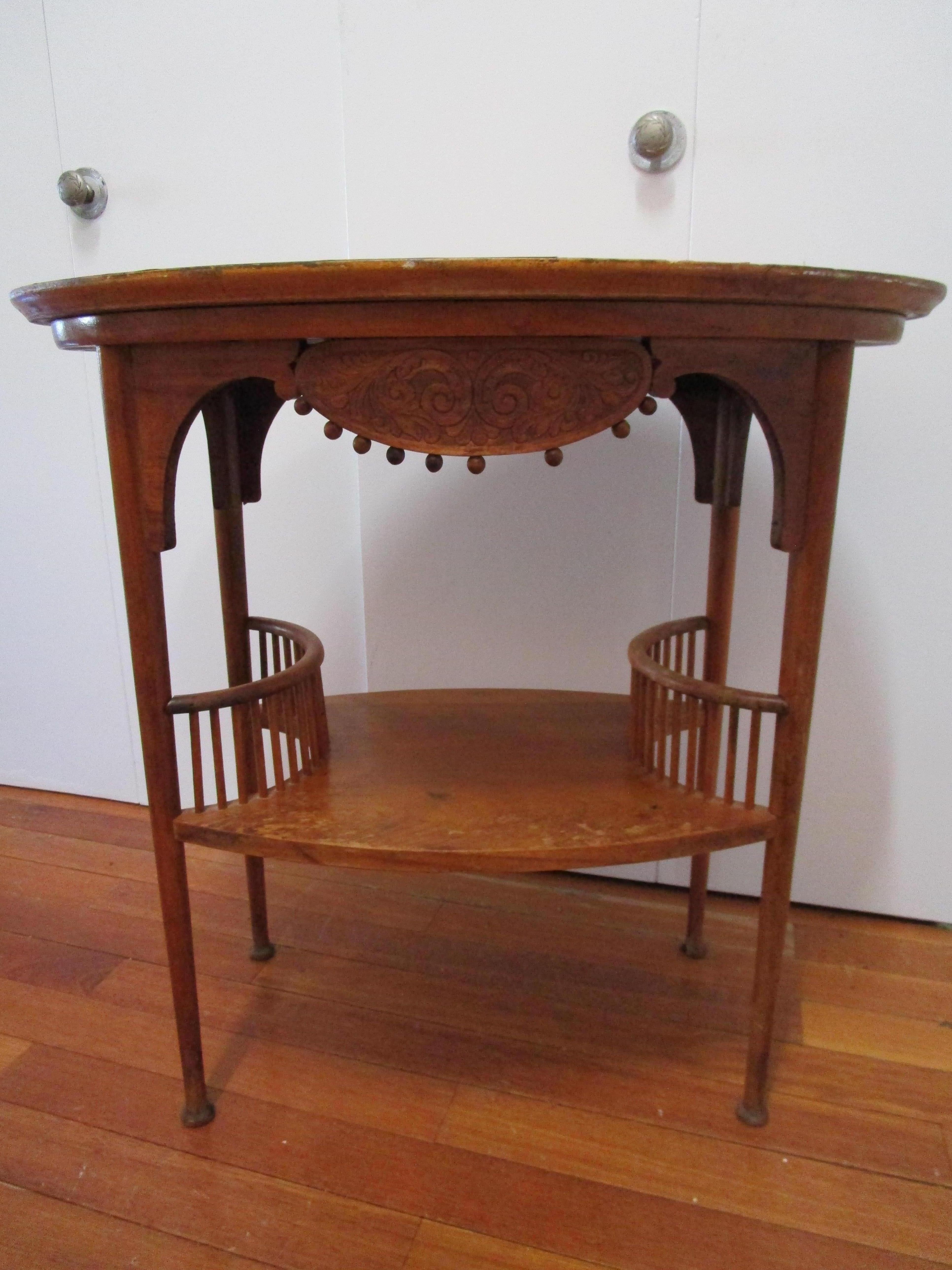 Ancienne table d'appoint en érable tigré Aesthetic Movement Anglais, 19e siècle État moyen - En vente à Lomita, CA