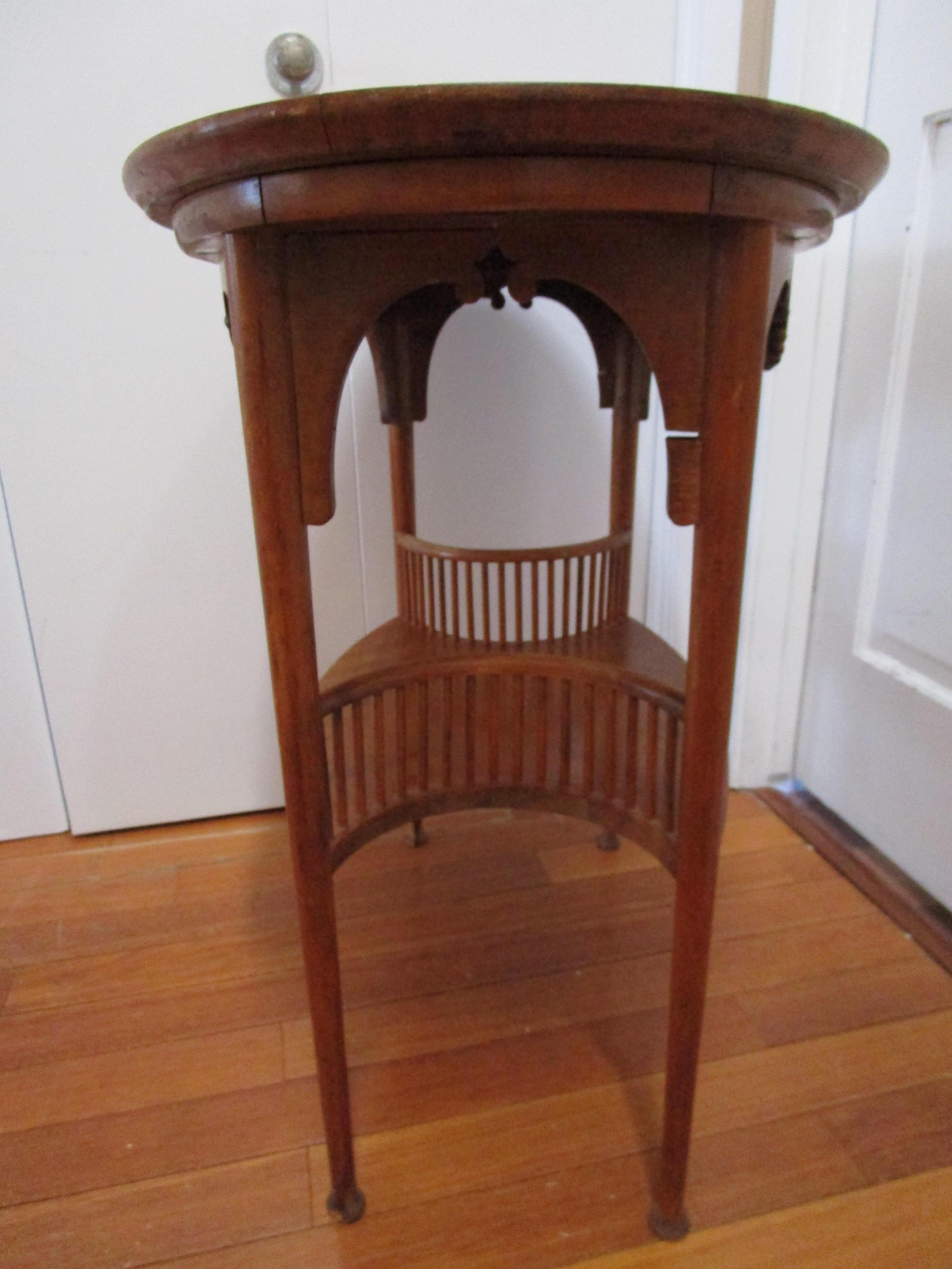 XIXe siècle Ancienne table d'appoint en érable tigré Aesthetic Movement Anglais, 19e siècle en vente