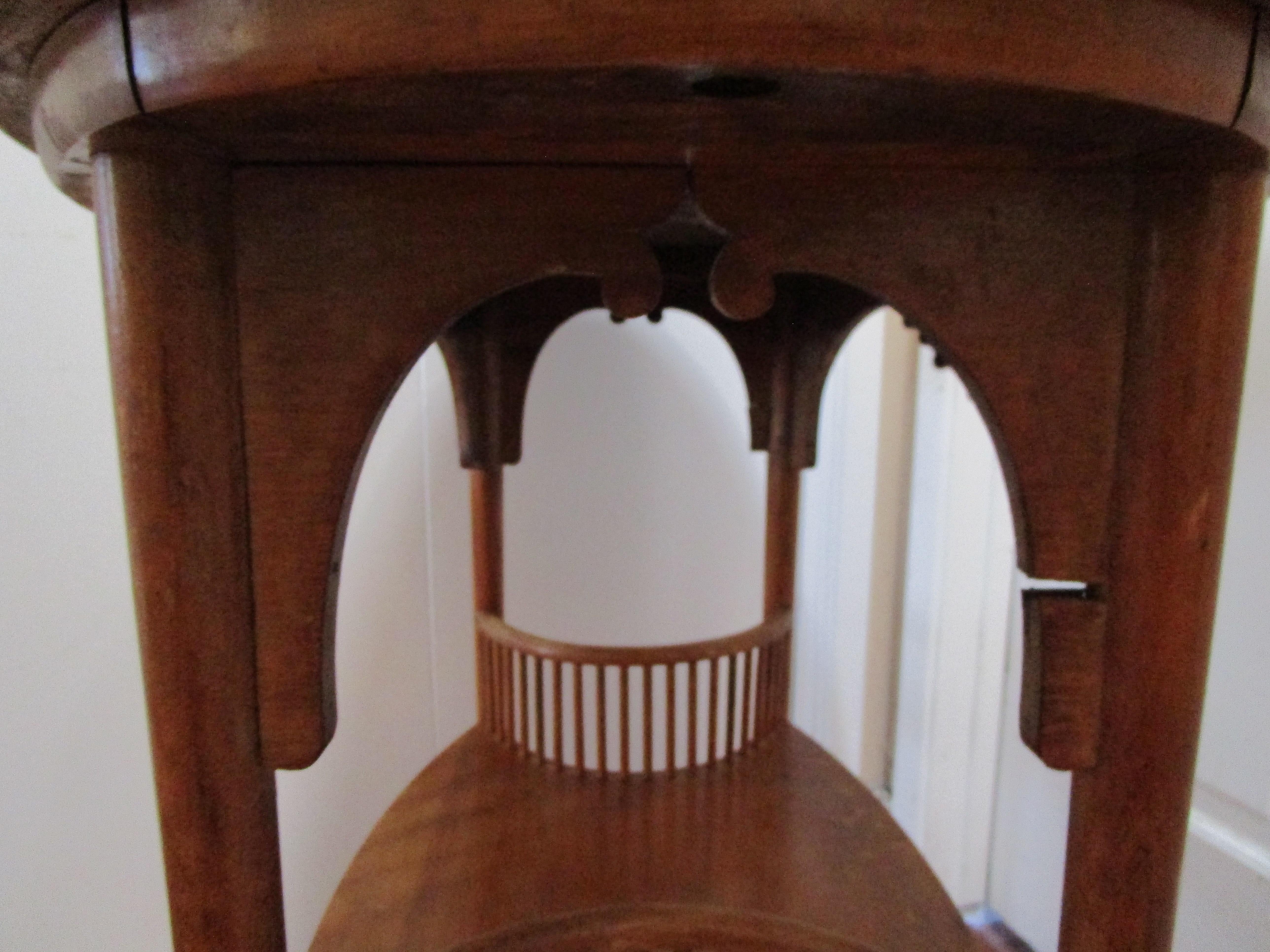 Érable Ancienne table d'appoint en érable tigré Aesthetic Movement Anglais, 19e siècle en vente