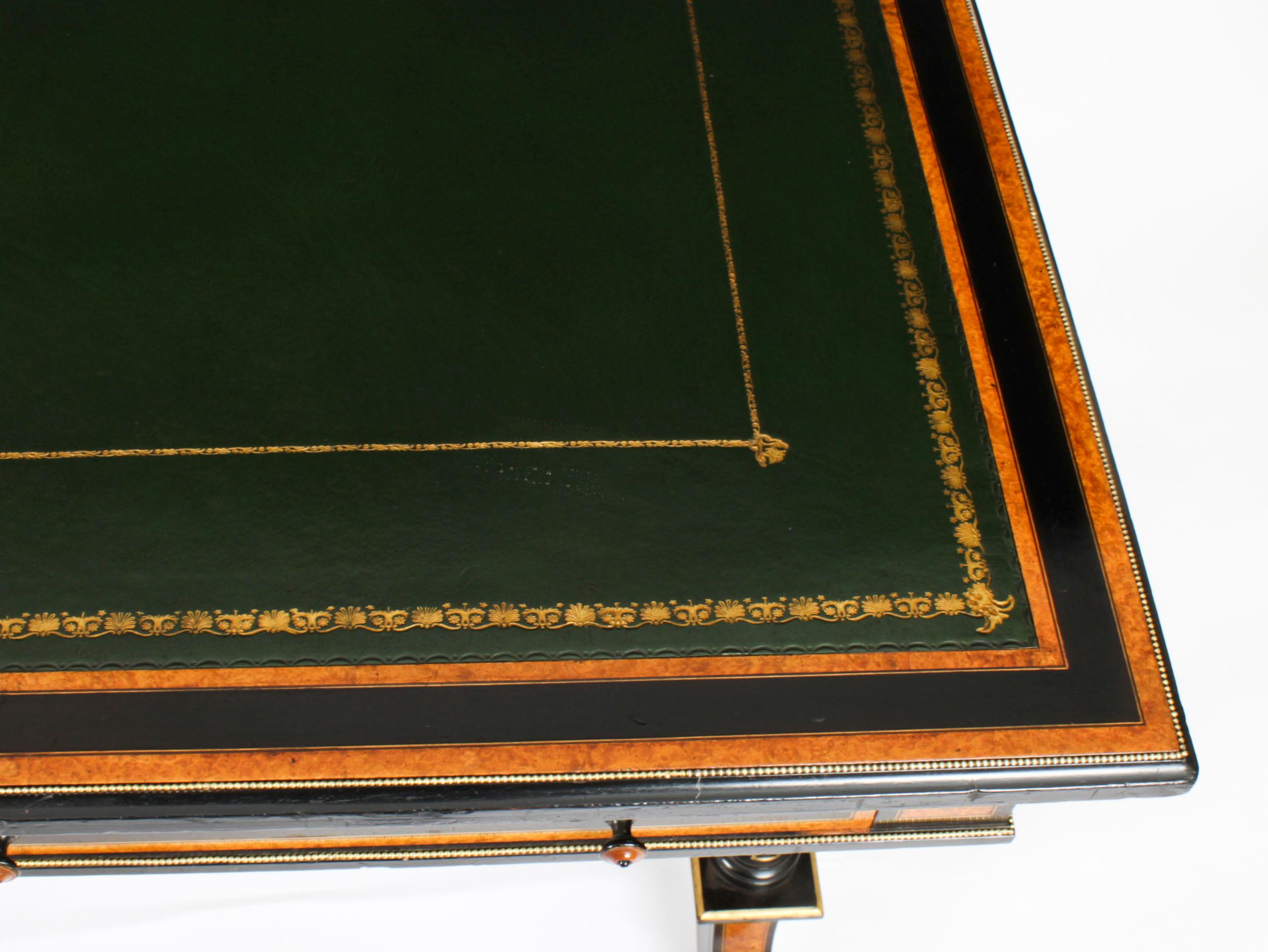 Perlé Table à écrire d'époque esthétique Edward & Roberts 19ème siècle en vente