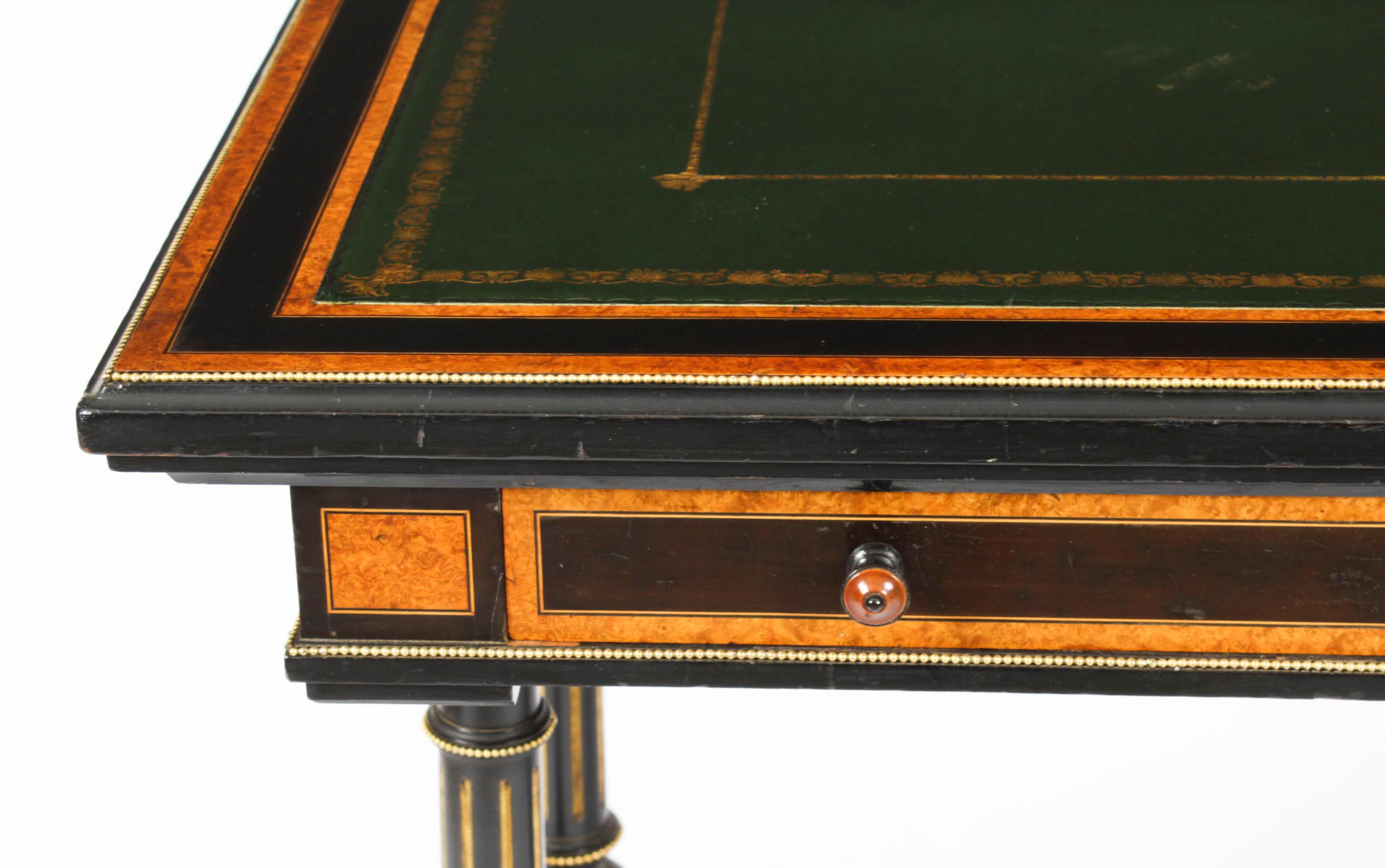 Cuir Table à écrire d'époque esthétique Edward & Roberts 19ème siècle en vente