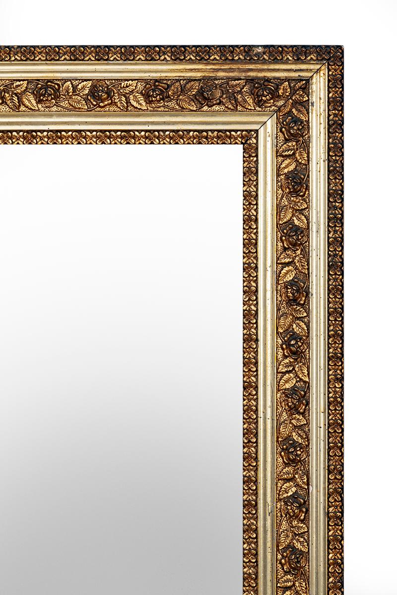 Mouvement esthétique Antiquities Aesthetic Movement  Miroir à encadrement doré multi-tons en vente