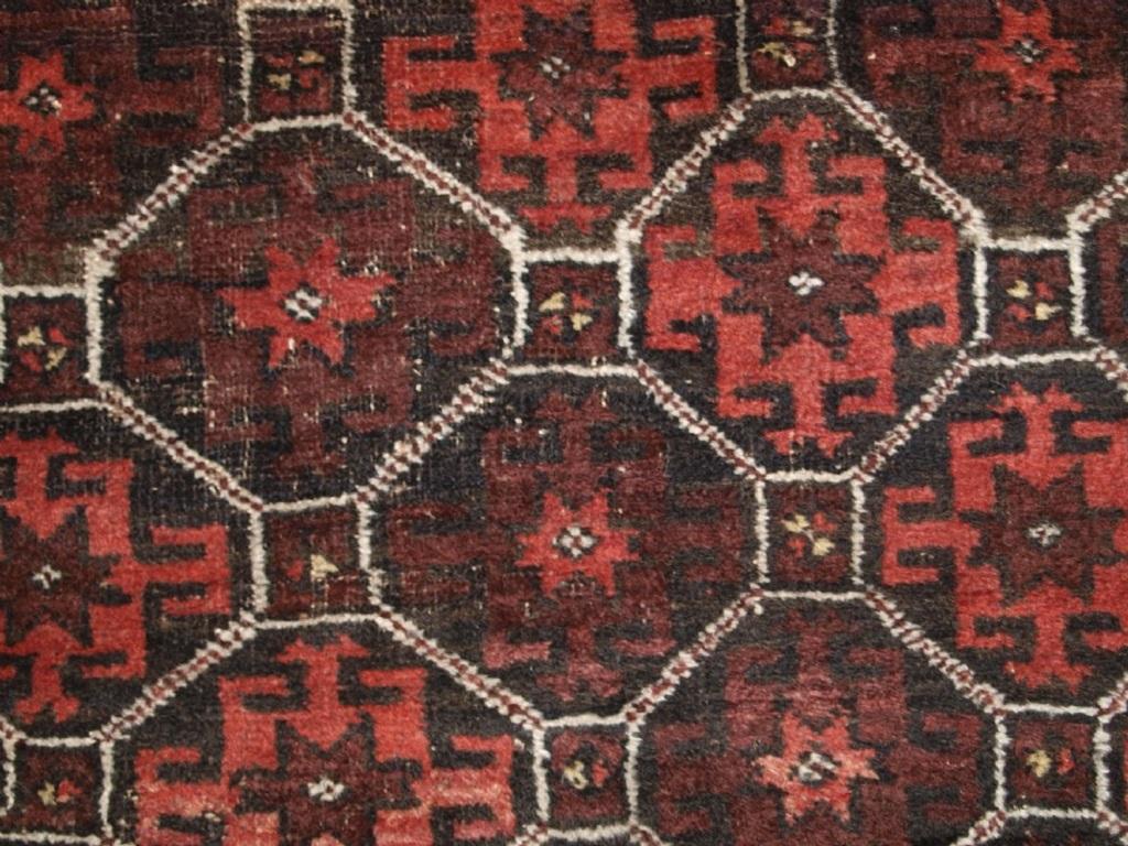 Antiker afghanischer Baluch-Teppich, kleine Größe mit Gitterdesign, um 1900 im Zustand „Gut“ im Angebot in Moreton-In-Marsh, GB