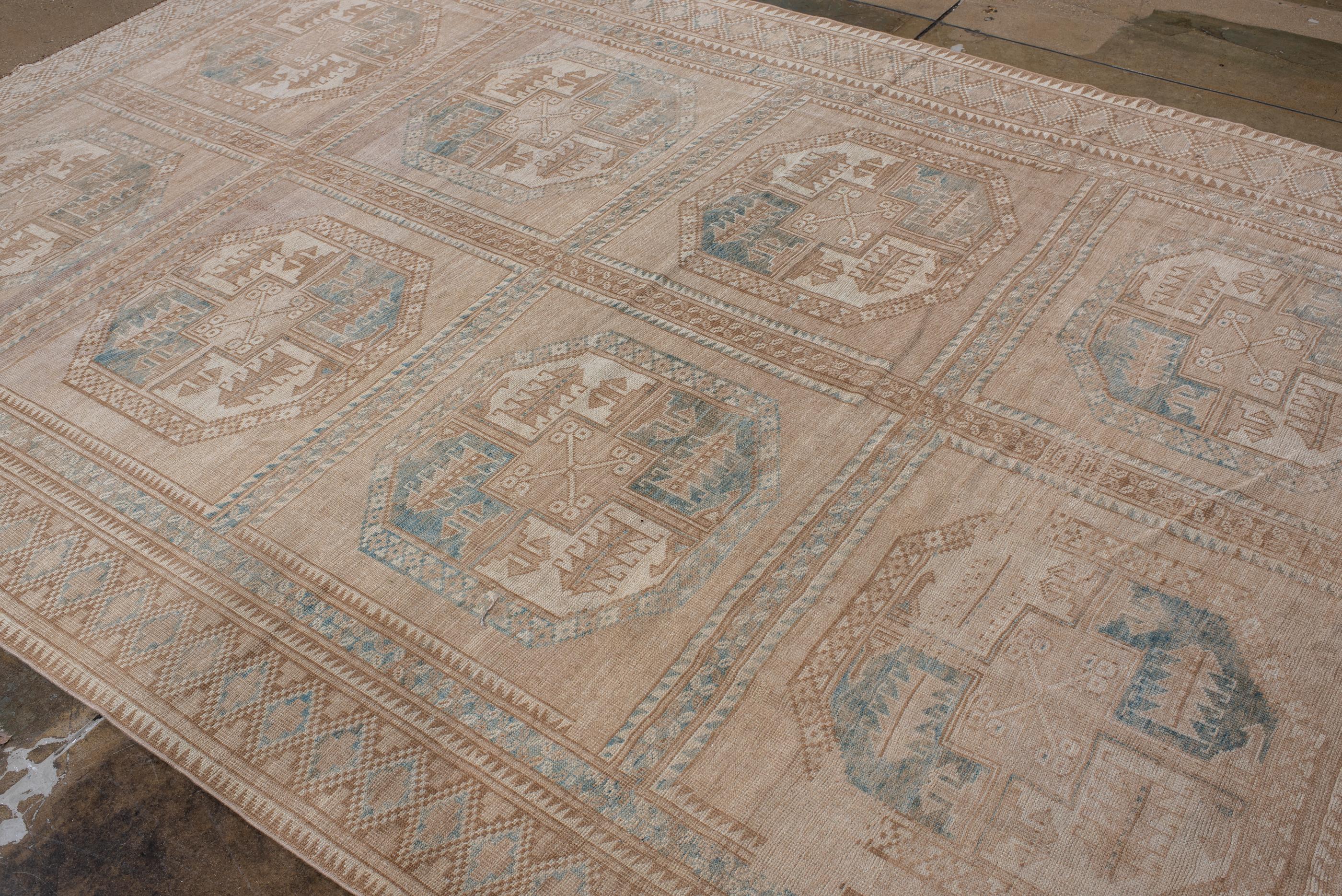 Antiker afghanischer Ersari-Teppich mit erdfarbener Palette im Angebot 1