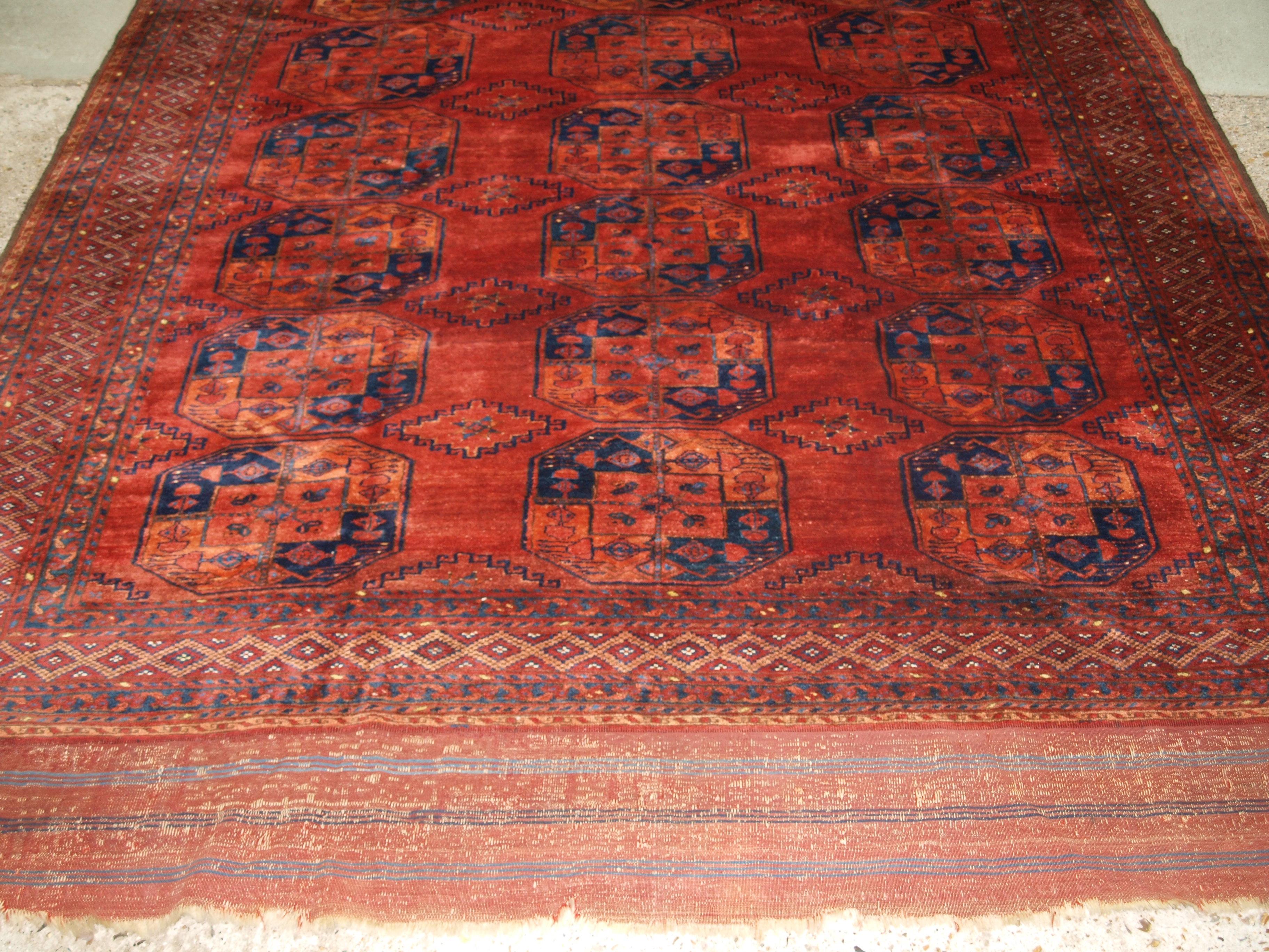 Antique Afghan Ersari Turkmen Main Carpet In Good Condition For Sale In Moreton-In-Marsh, GB