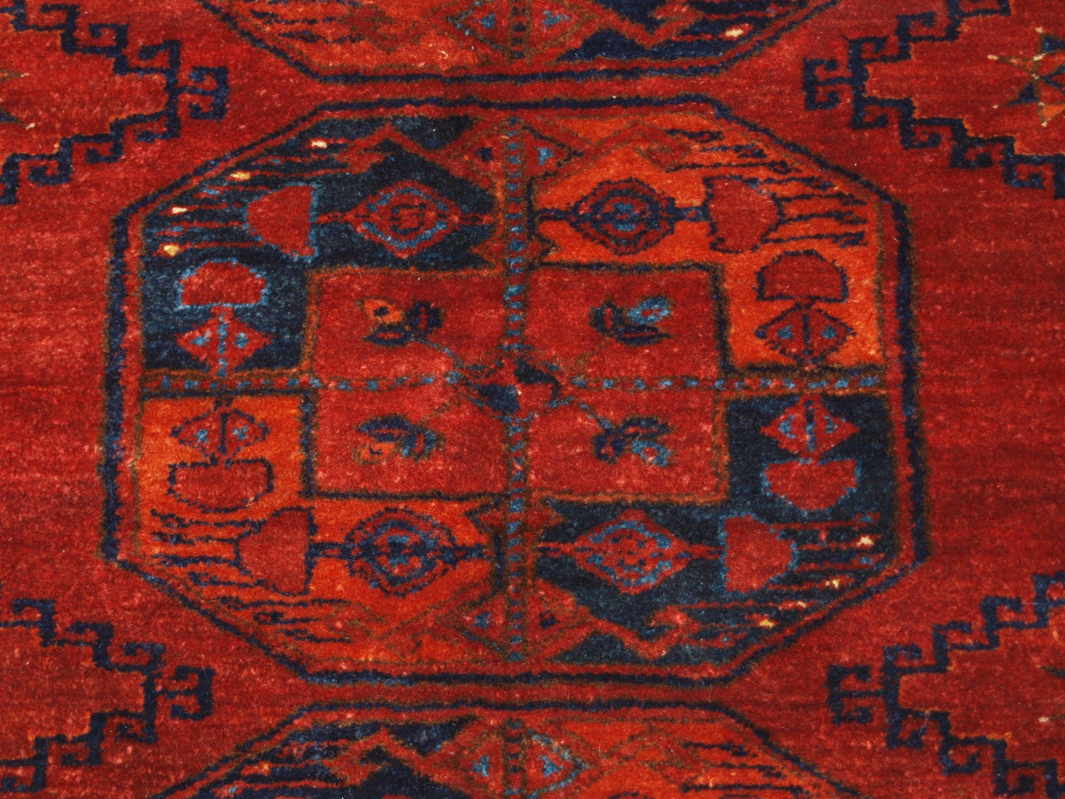 Antiker afghanischer Ersari-Turmanischer Main-Teppich (Wolle) im Angebot