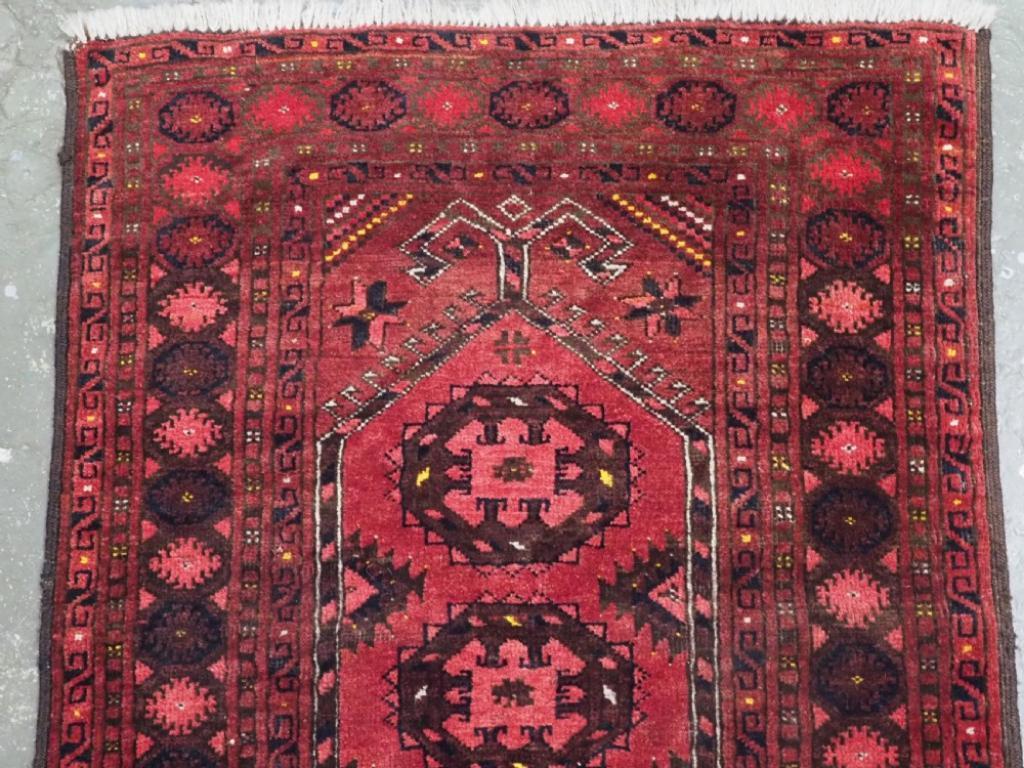 Antique Afghan Kizil Ayak Turkmen Prayer Rug With Rams Horns, Circa 1900 In Excellent Condition For Sale In Moreton-In-Marsh, GB