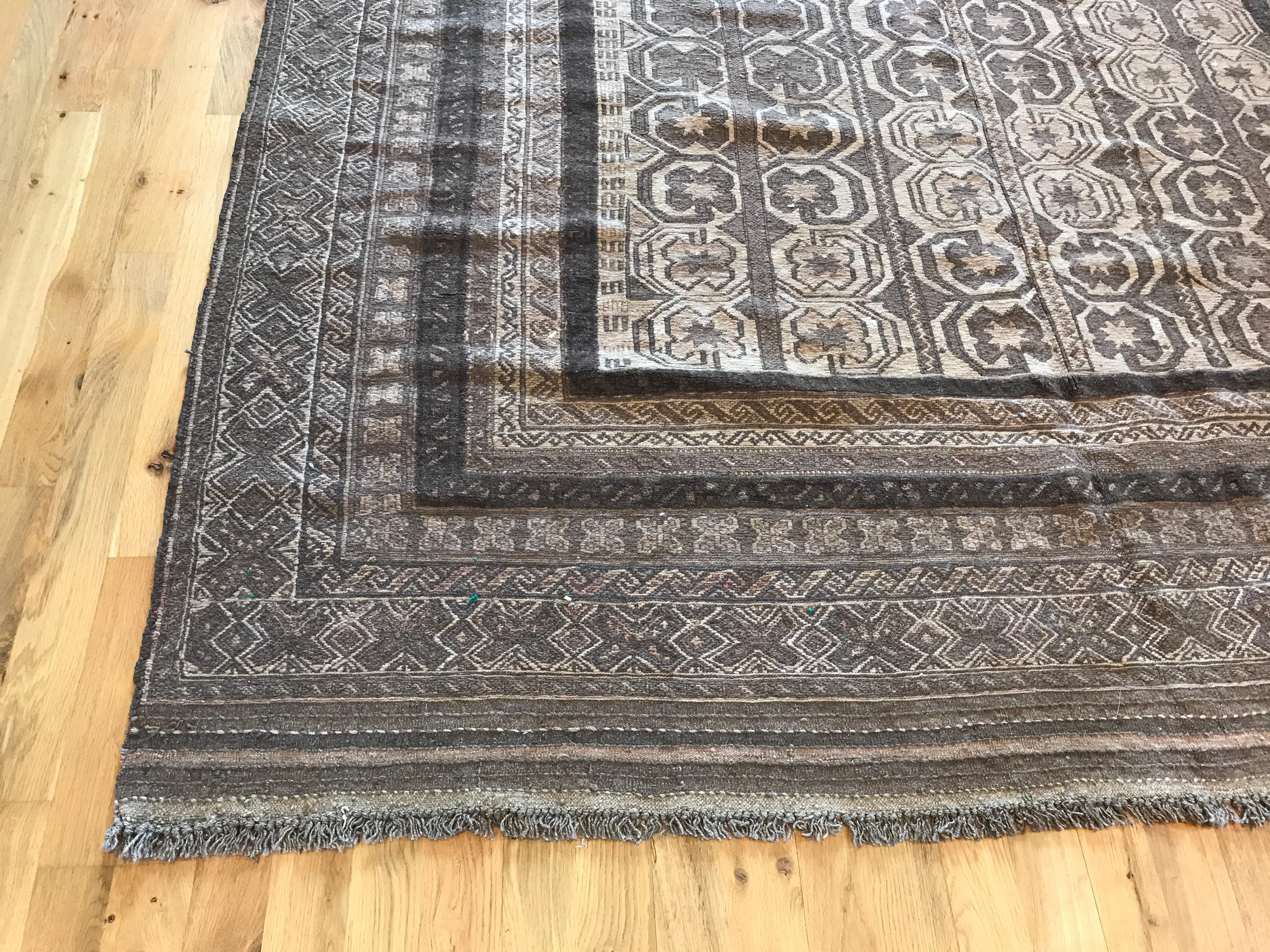Antiker afghanischer Teppich  (19. Jahrhundert) im Angebot