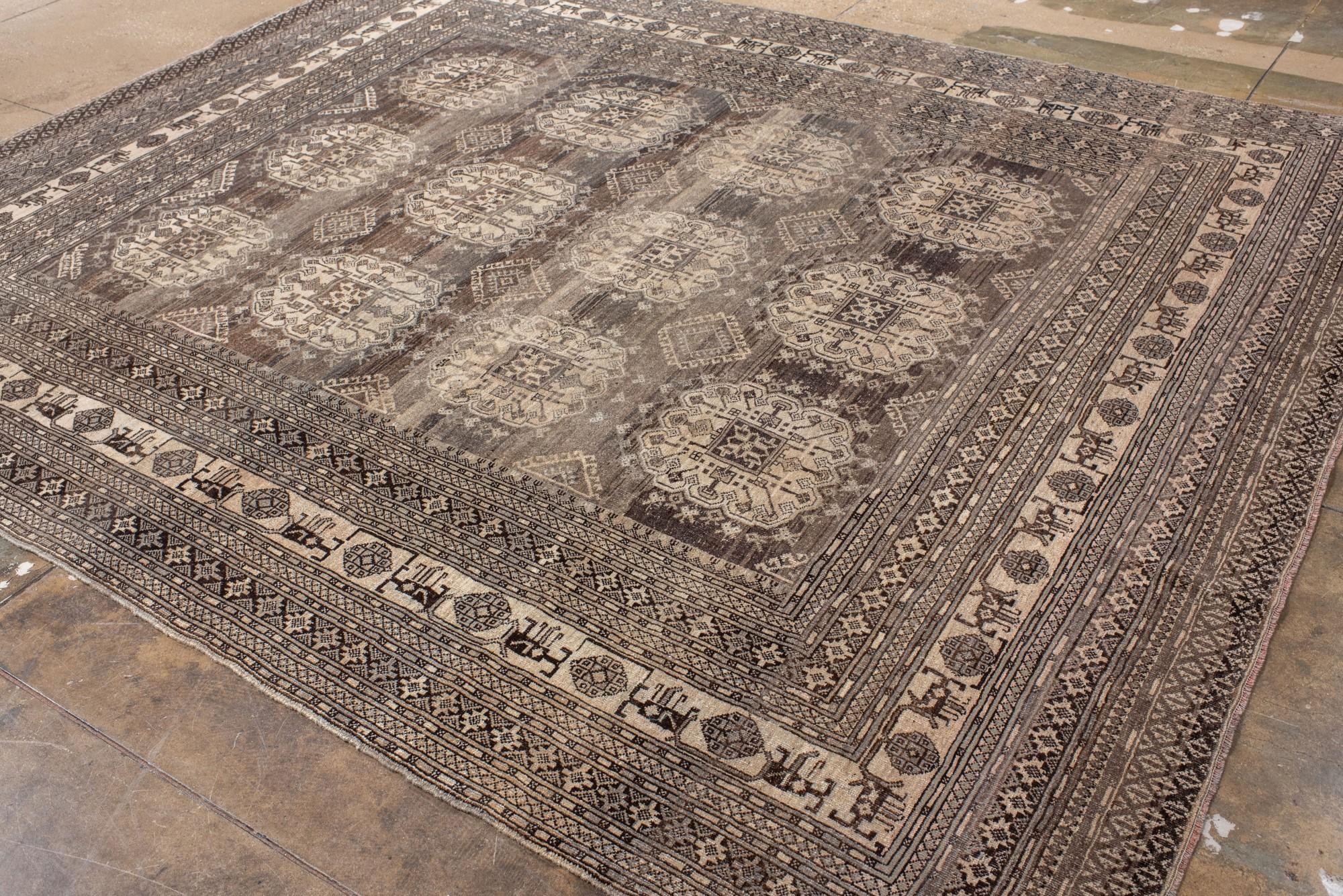 Alfombra afgana antigua con motivo gul siglo XX en venta