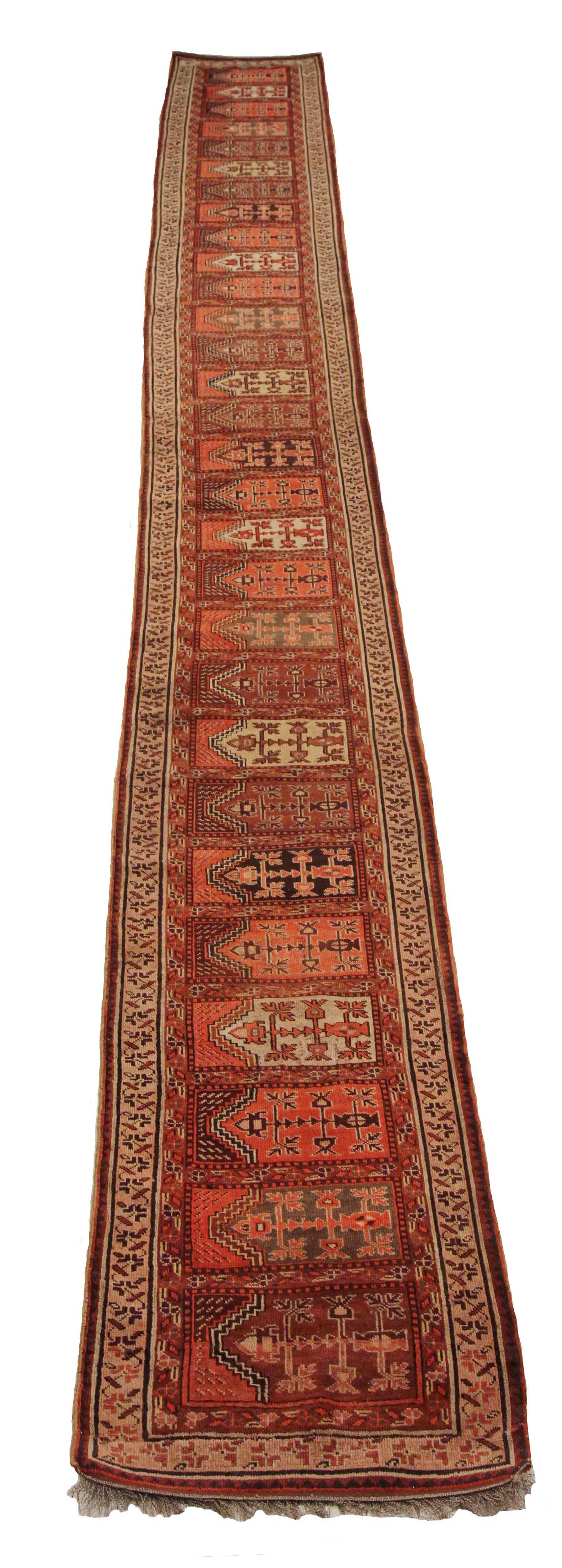 Tapis de course afghan ancien tissé à la main à partir de la meilleure laine de mouton. Il est coloré avec des colorants végétaux entièrement naturels, sans danger pour les humains et les animaux de compagnie. Il s'agit d'un modèle traditionnel du