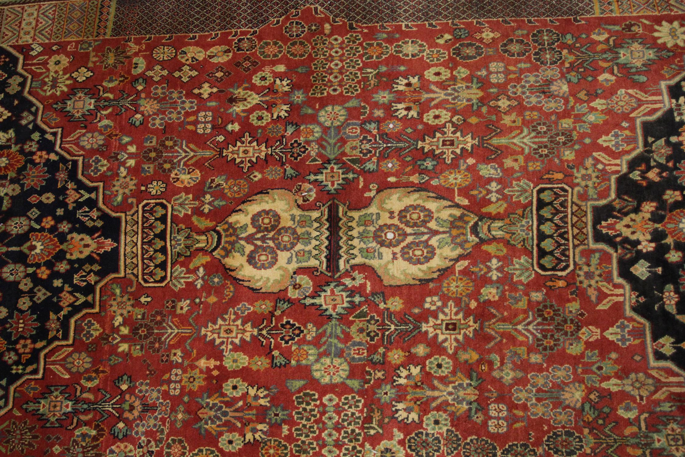 Noué à la main Tapis tribal afghan ancien, 1930, grand tapis de salon en laine rouge moutarde en vente