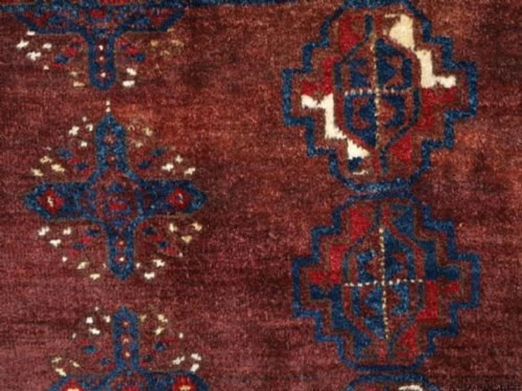 Antico chuval afghano turkmeno di grandi dimensioni
Circa 1900/20

Un chuval molto grande con il retro completo a trama liscia color avorio

Il chuval ha una lana lucida e molto morbida.

Perfette condizioni, nessun segno di usura, pila
