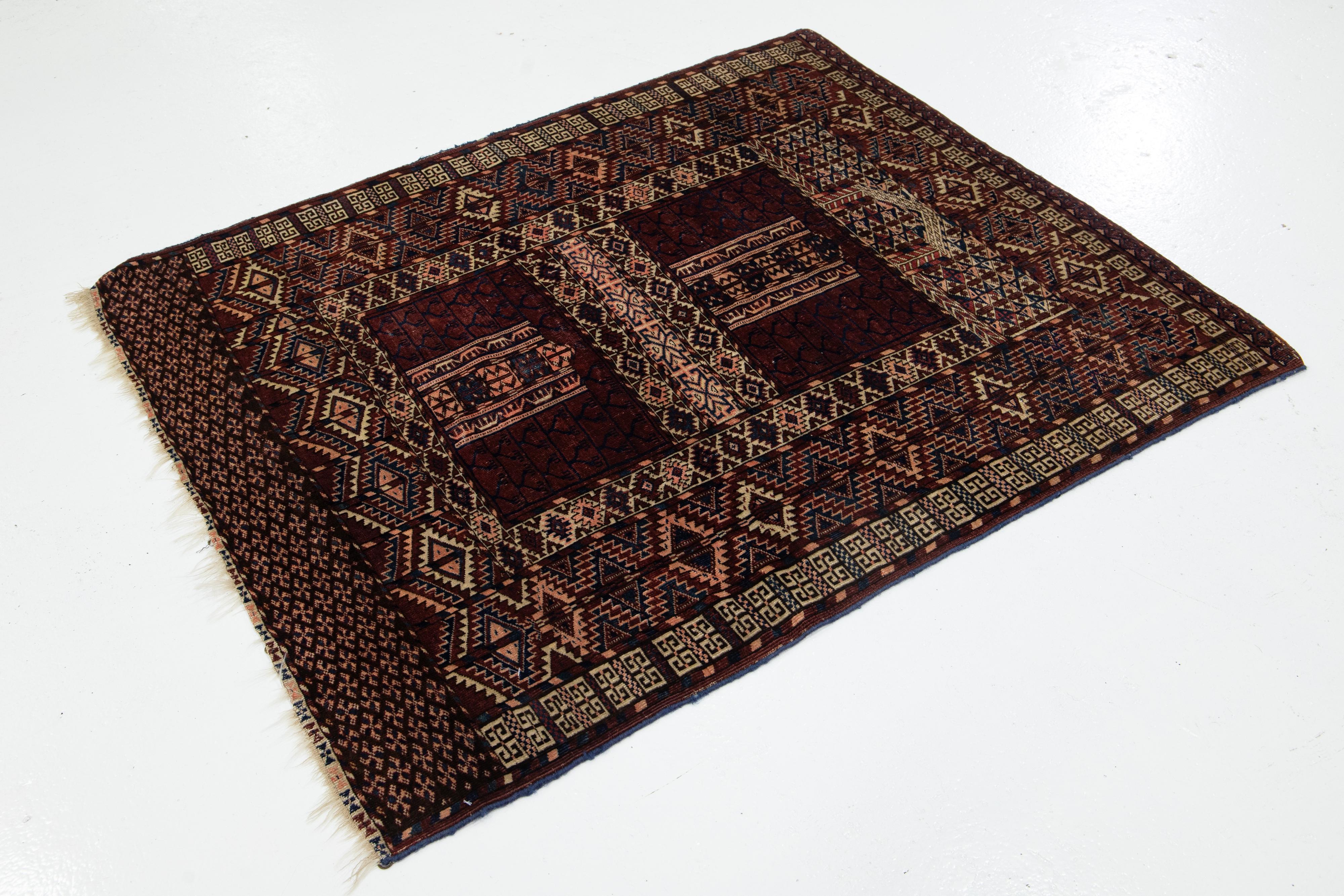 Afghan Tapis afghan ancien Yamoud bourgogne en laine fait à la main avec motif sur toute la surface en vente